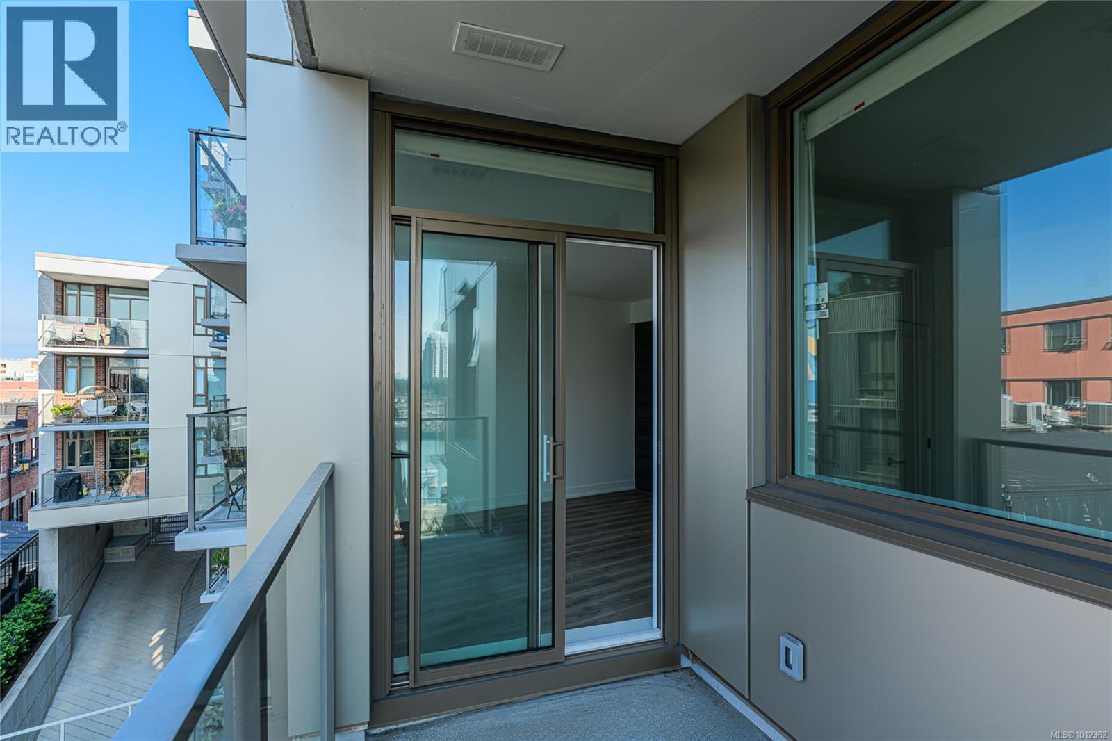 715 1628 Store St Property Photo 16