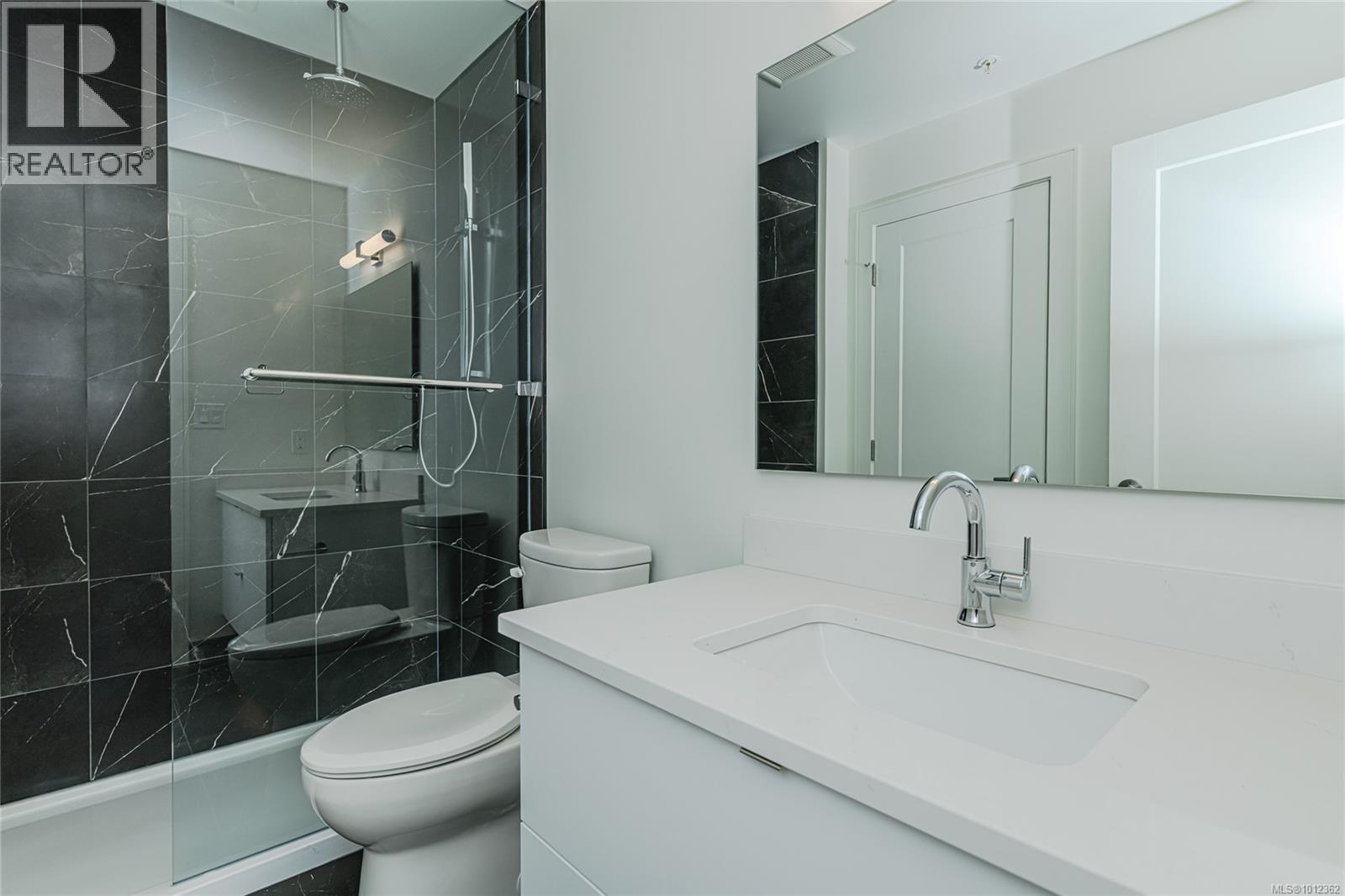 715 1628 Store St Property Photo 22