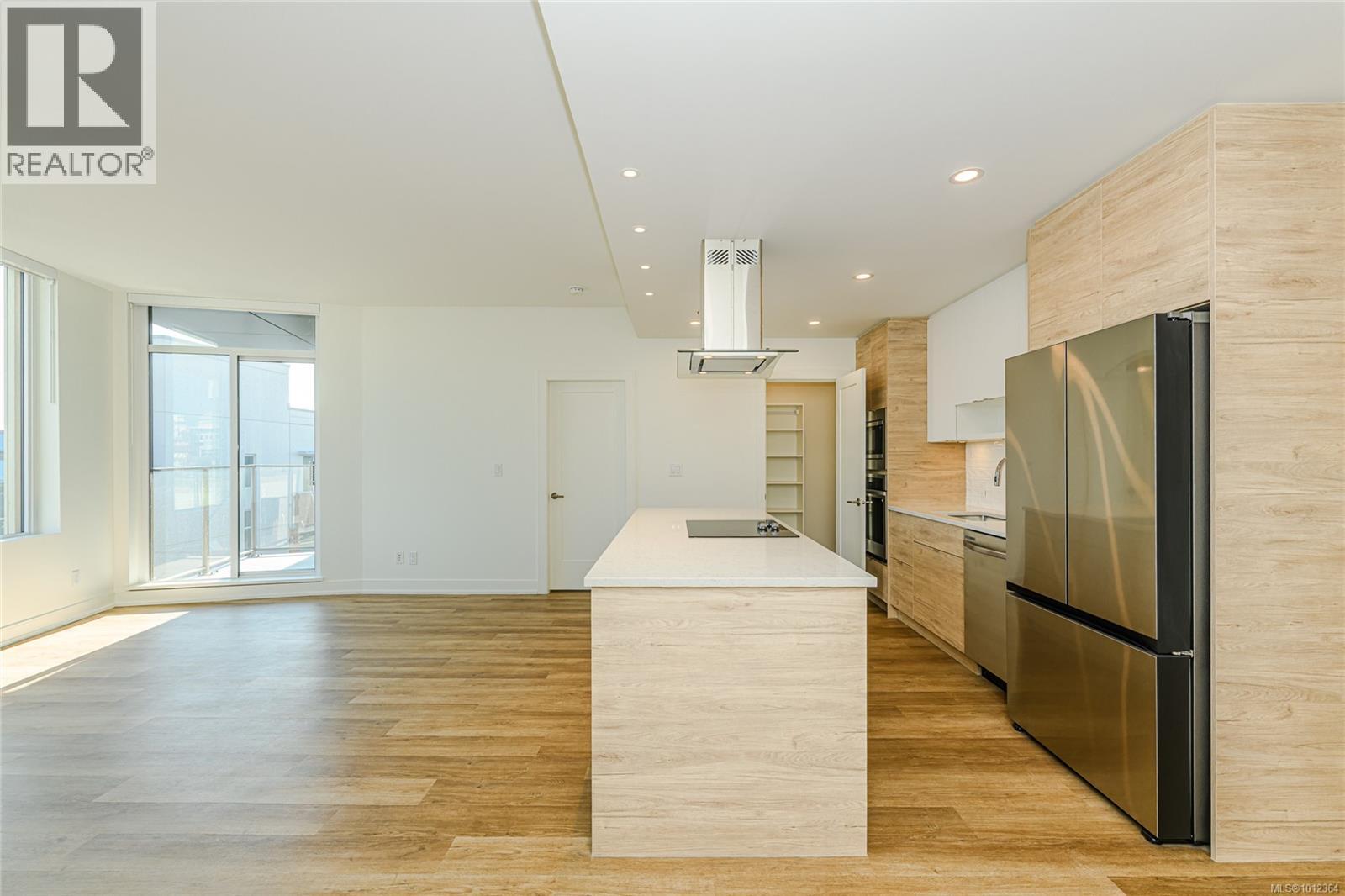 902 1628 Store St Property Photo 1