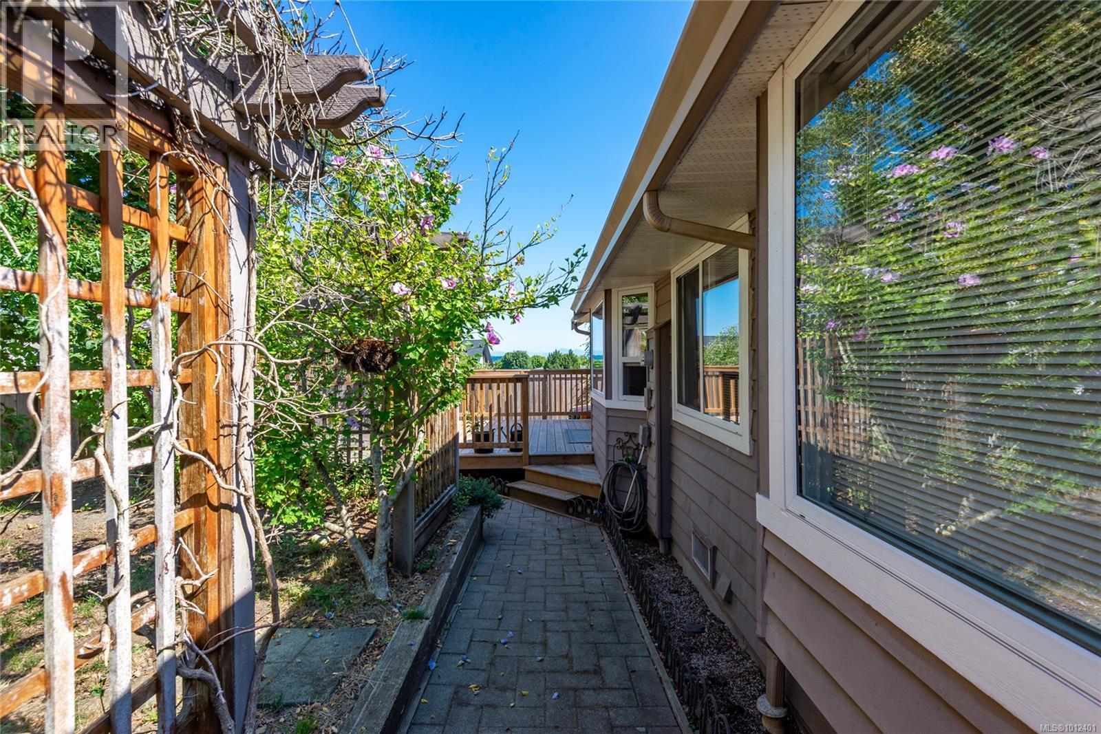 2702 Eden Street Property Photo 32