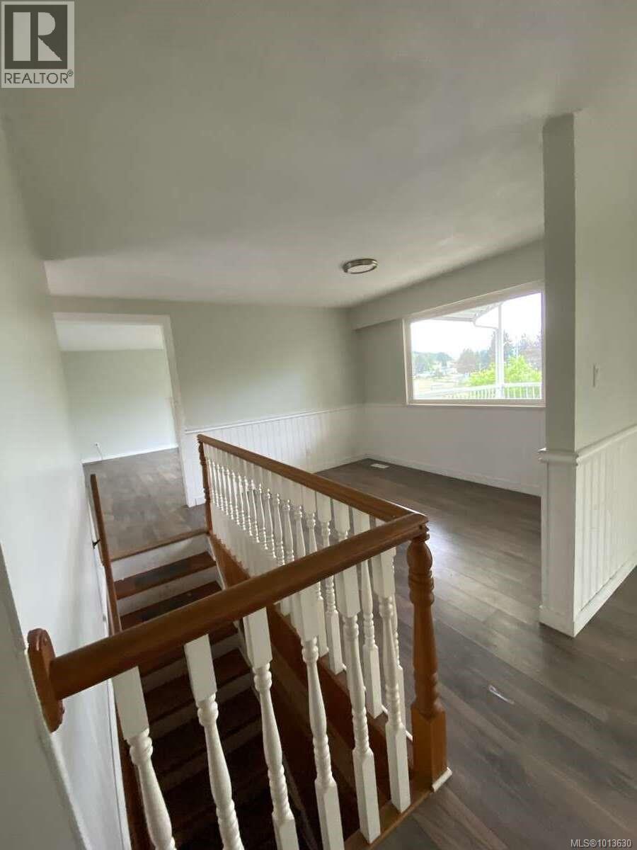 551 Macmillan Dr Property Photo 4