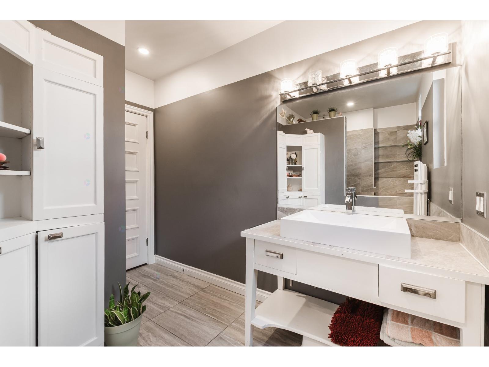 664 Av. Outremont Property Photo 24