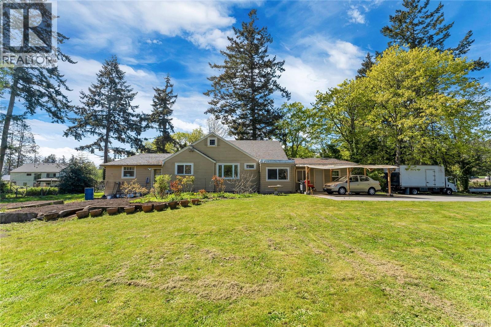 753 Sayward Rd Property Photo 1
