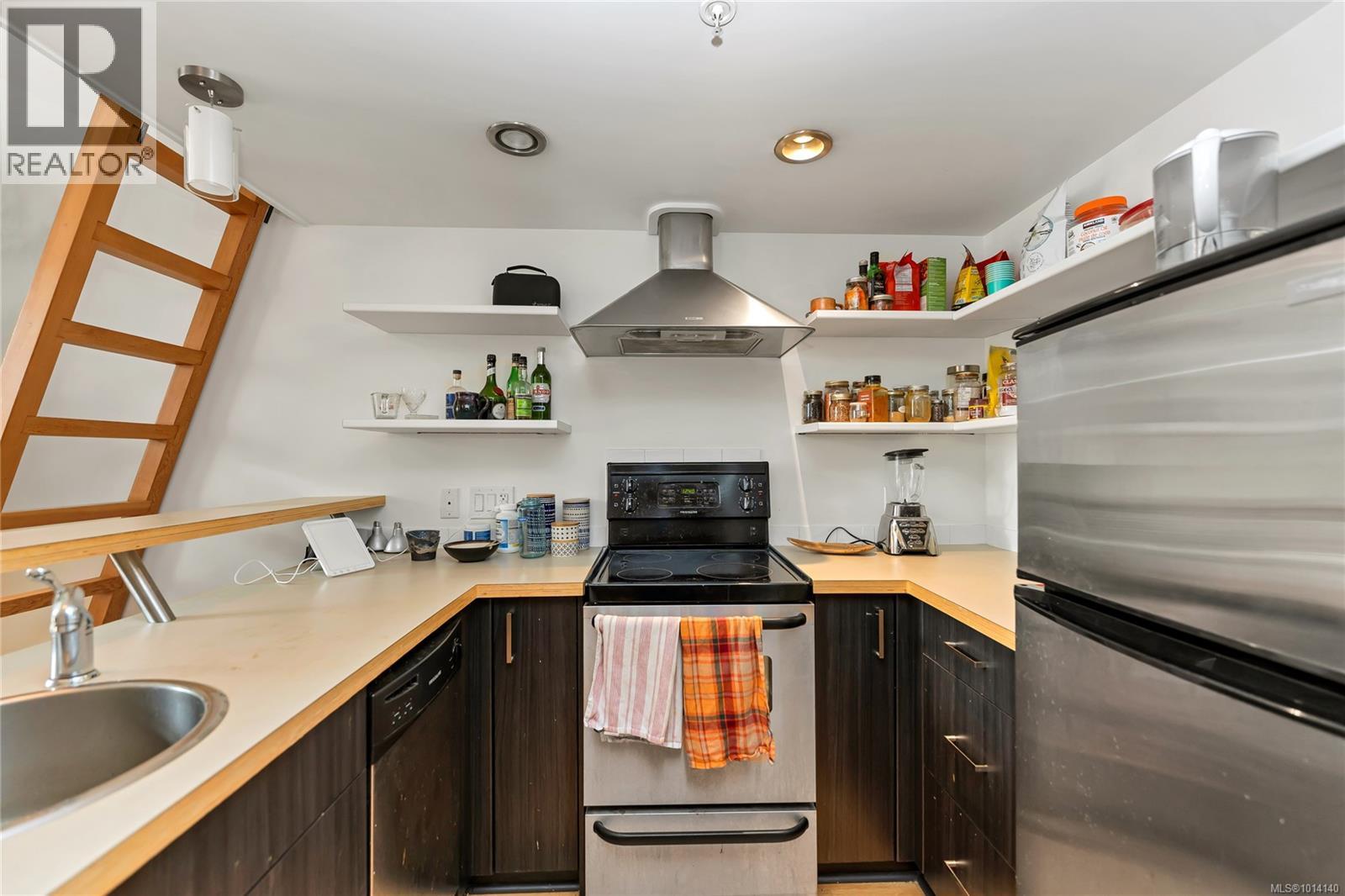 562 Yates Street #203 Property Photo 5