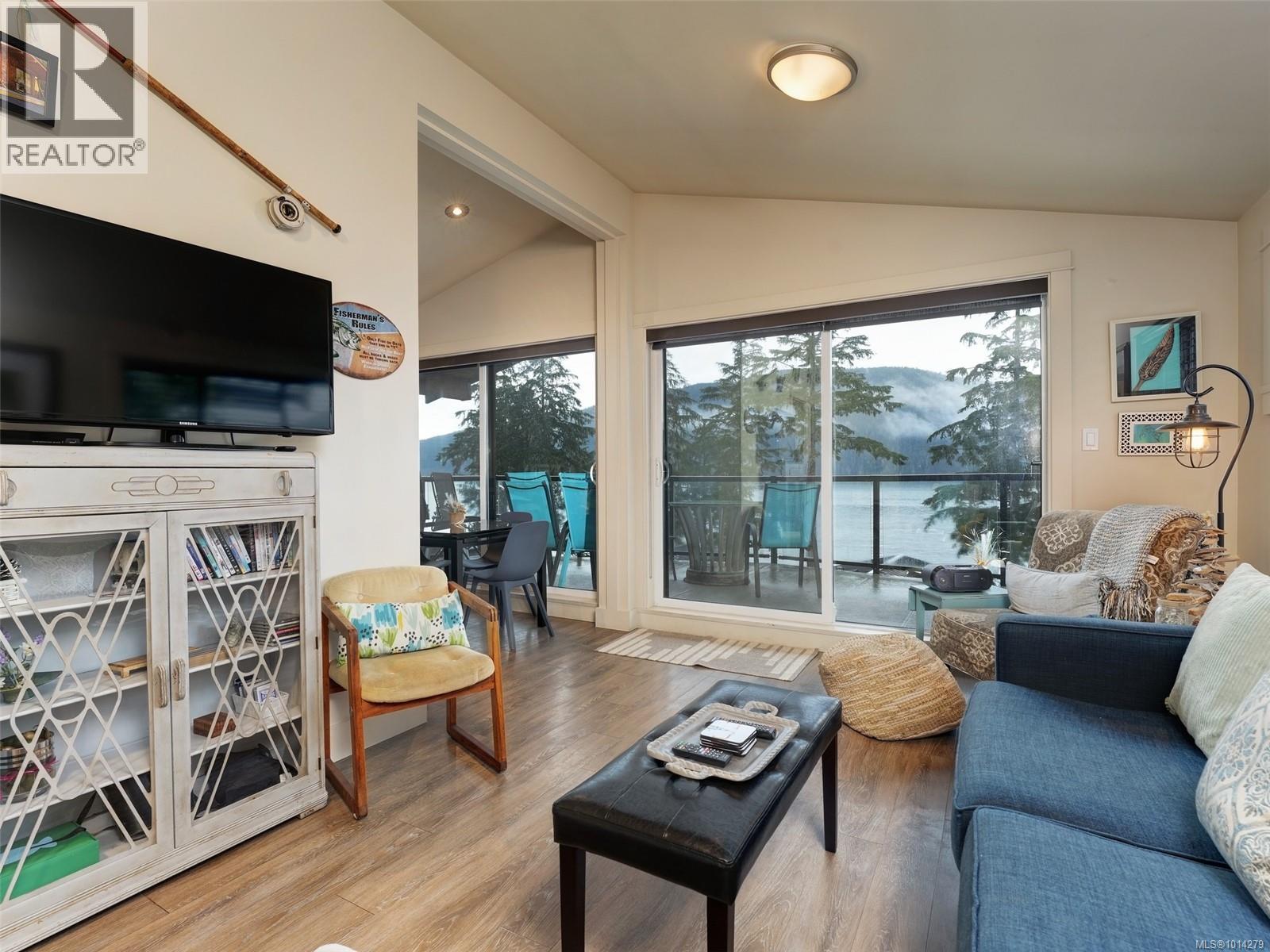 247 6596 Baird Rd Property Photo 8