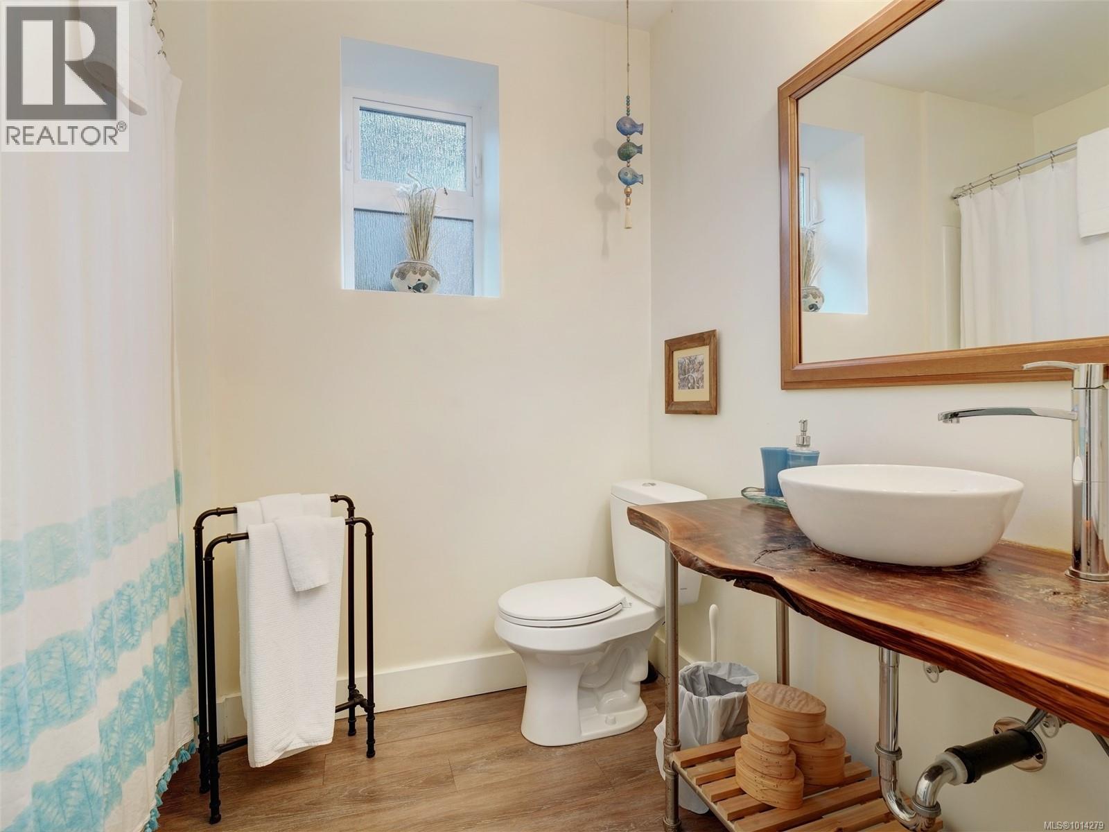 247 6596 Baird Rd Property Photo 17