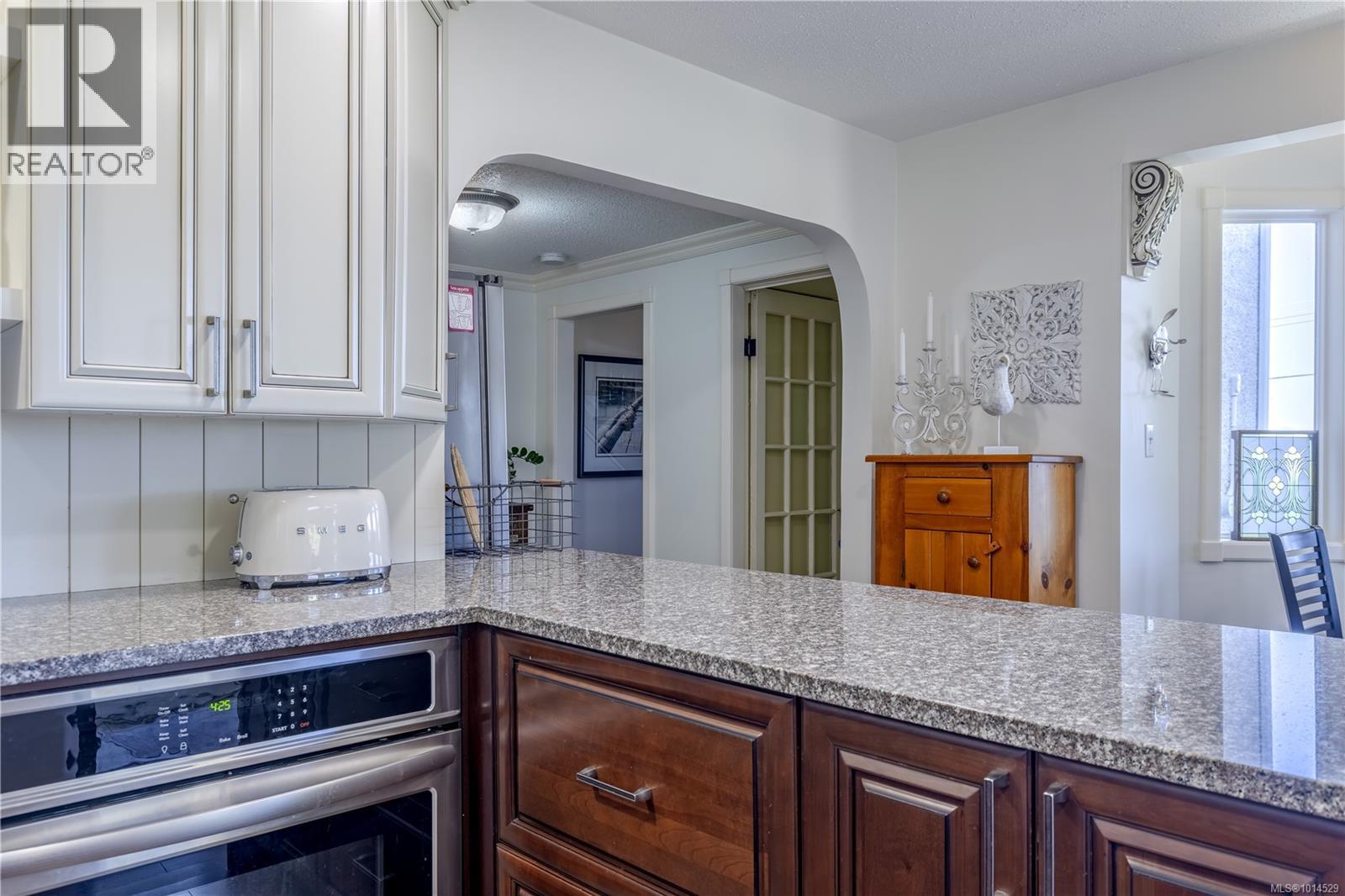 377 Milton Street Property Photo 7