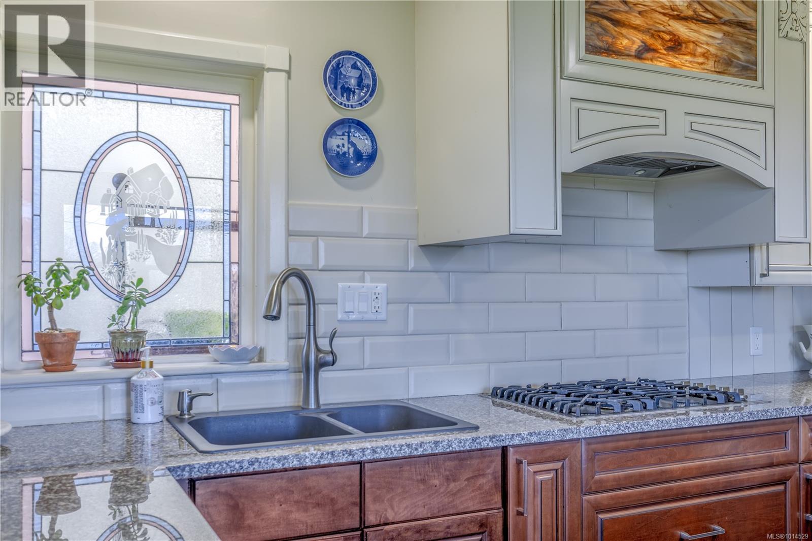 377 Milton Street Property Photo 9