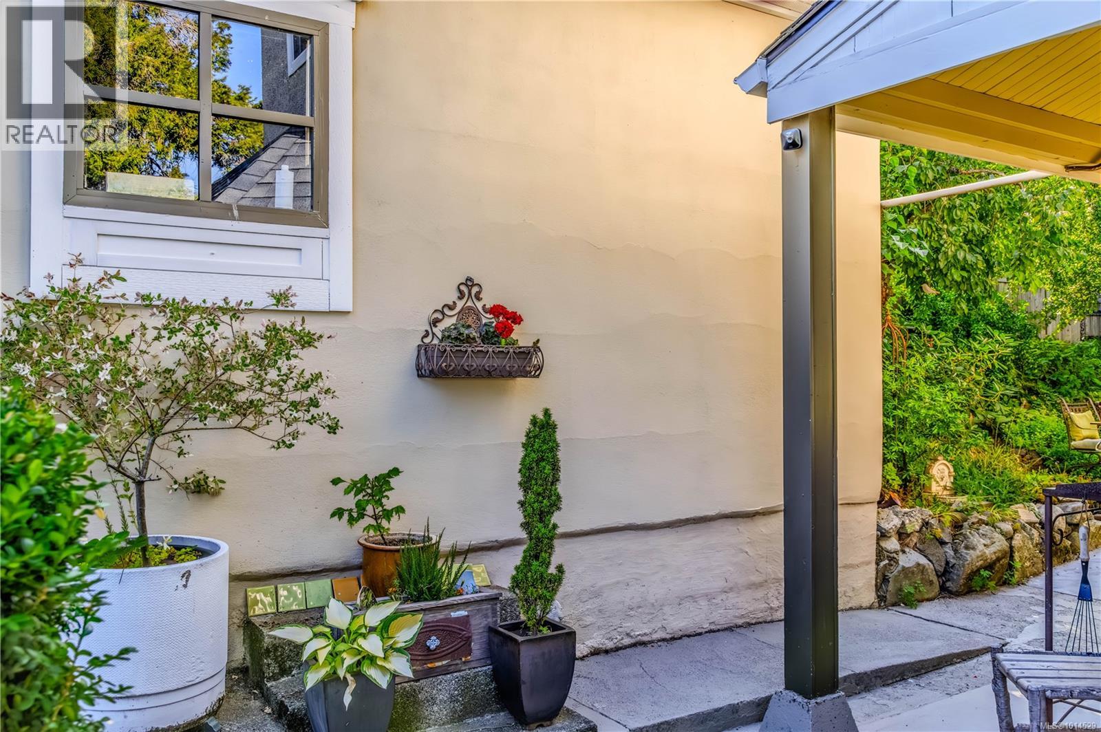 377 Milton Street Property Photo 12