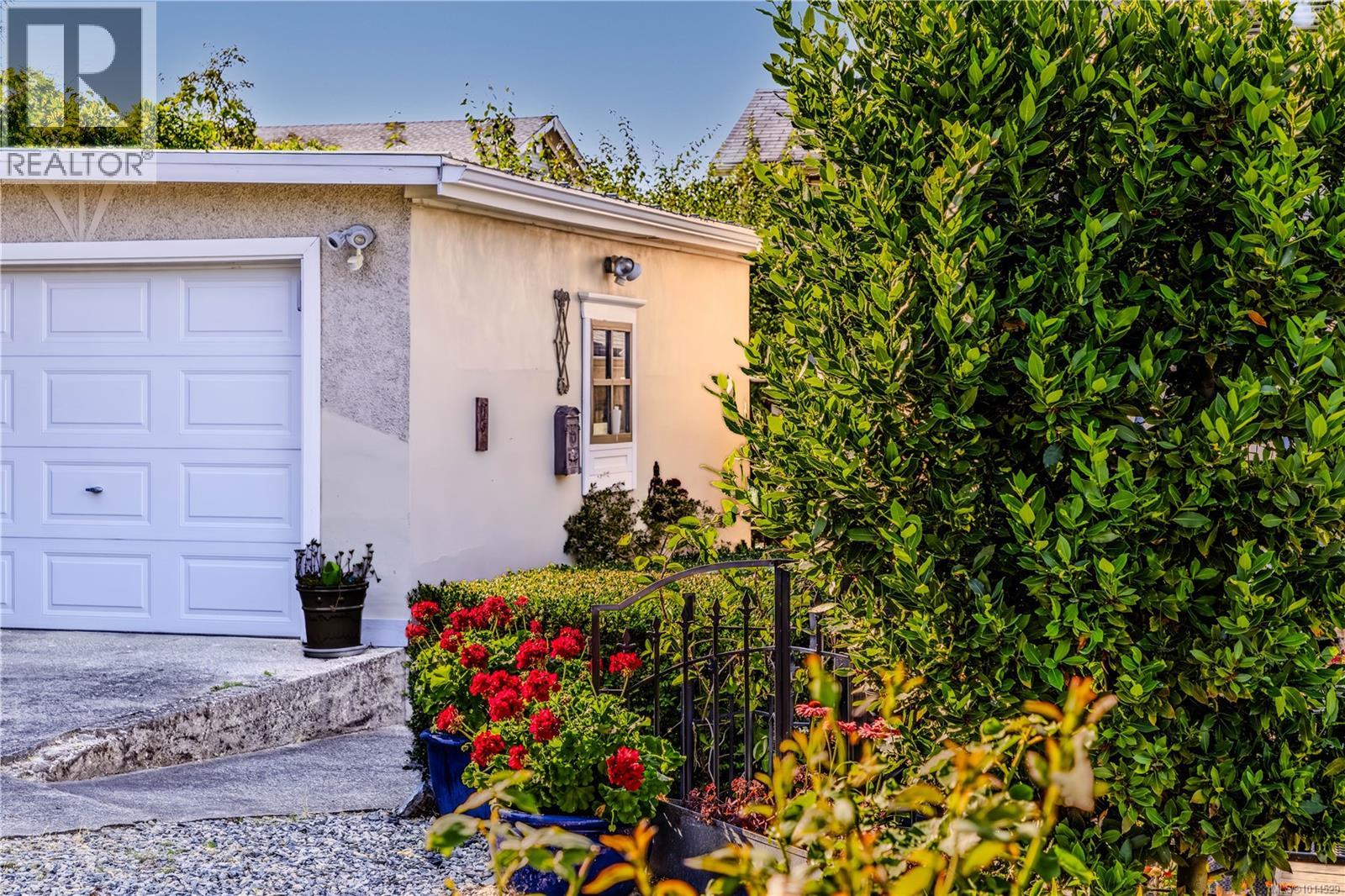 377 Milton Street Property Photo 16