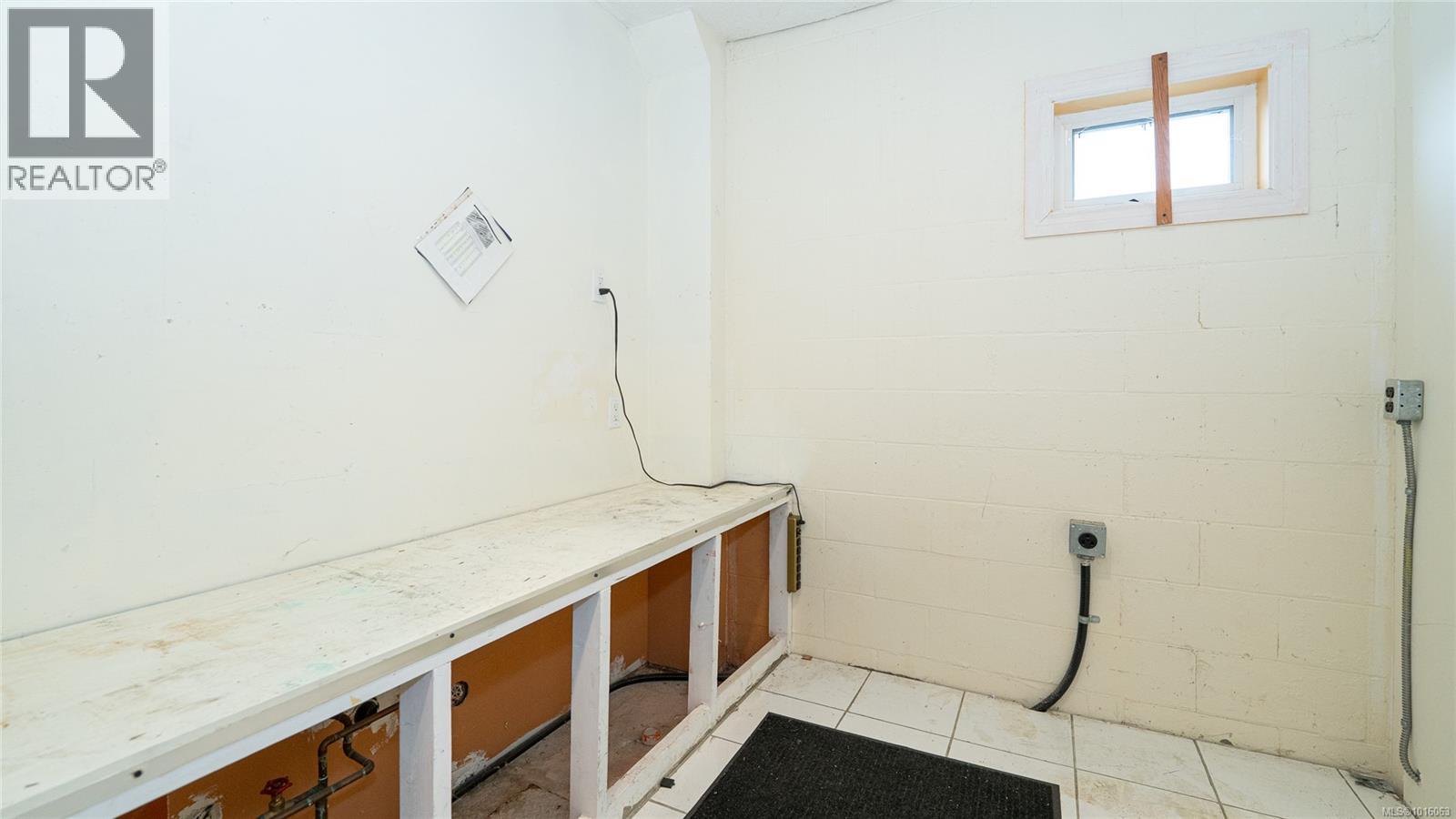 9747 Willow St Property Photo 11