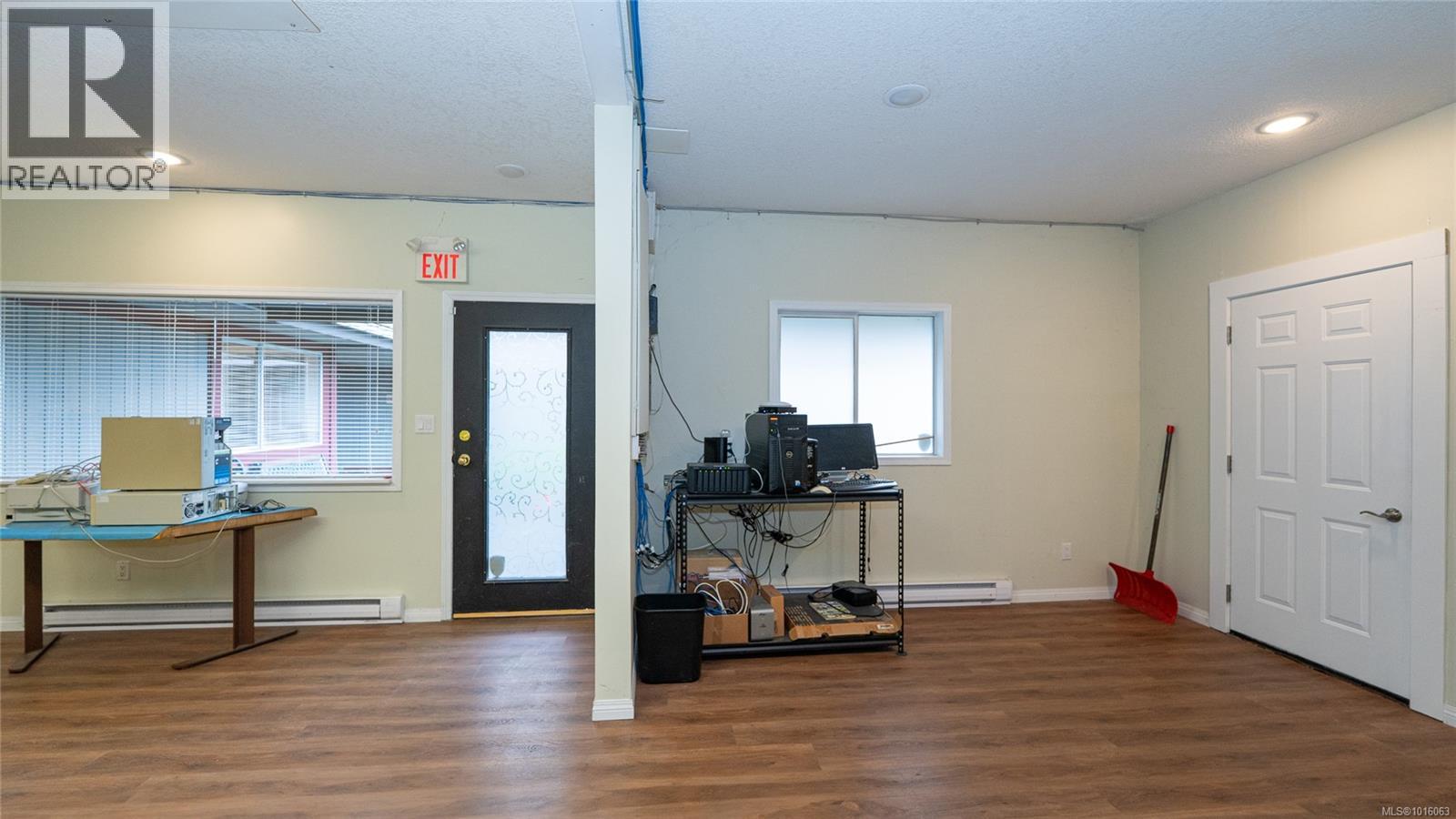 9747 Willow St Property Photo 12