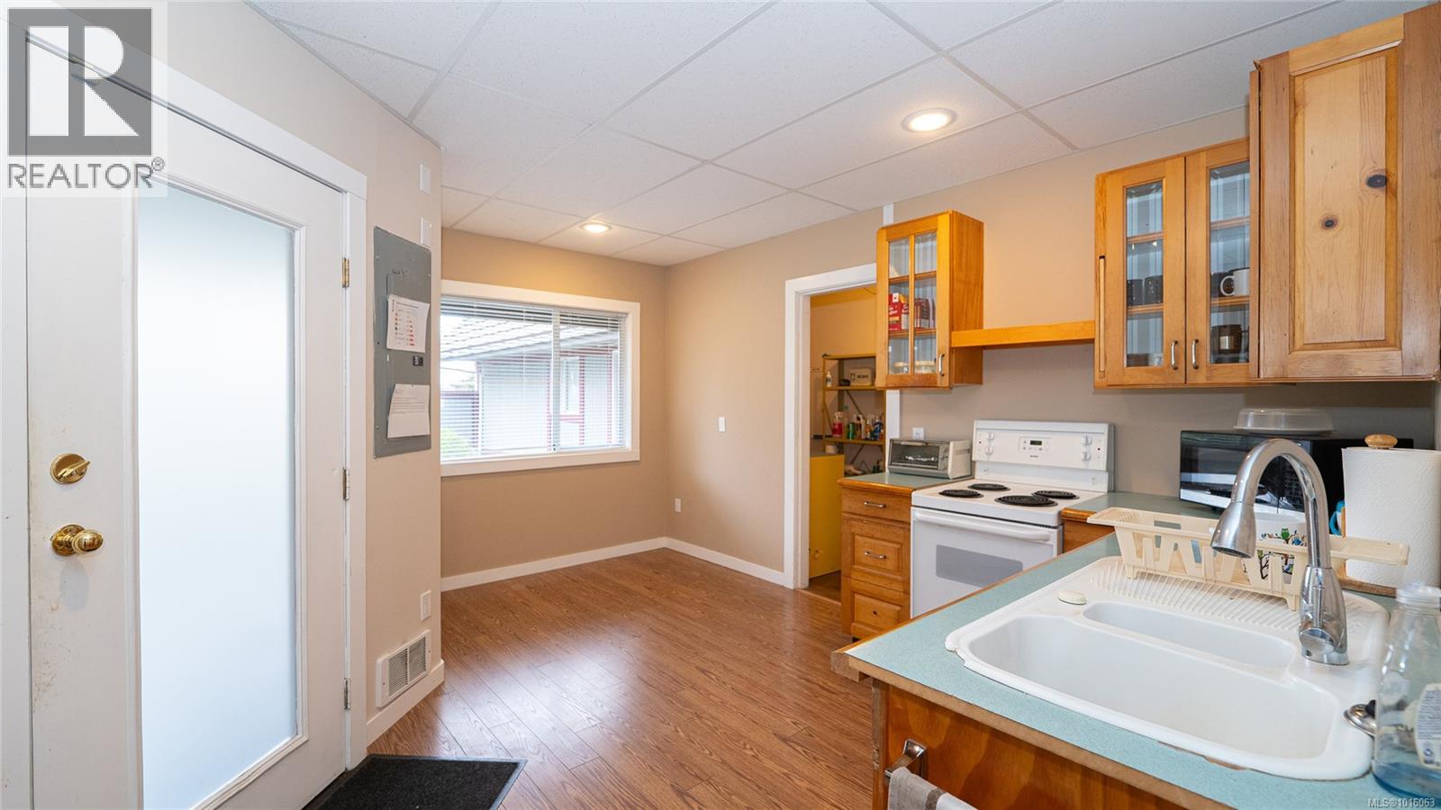9747 Willow St Property Photo 14
