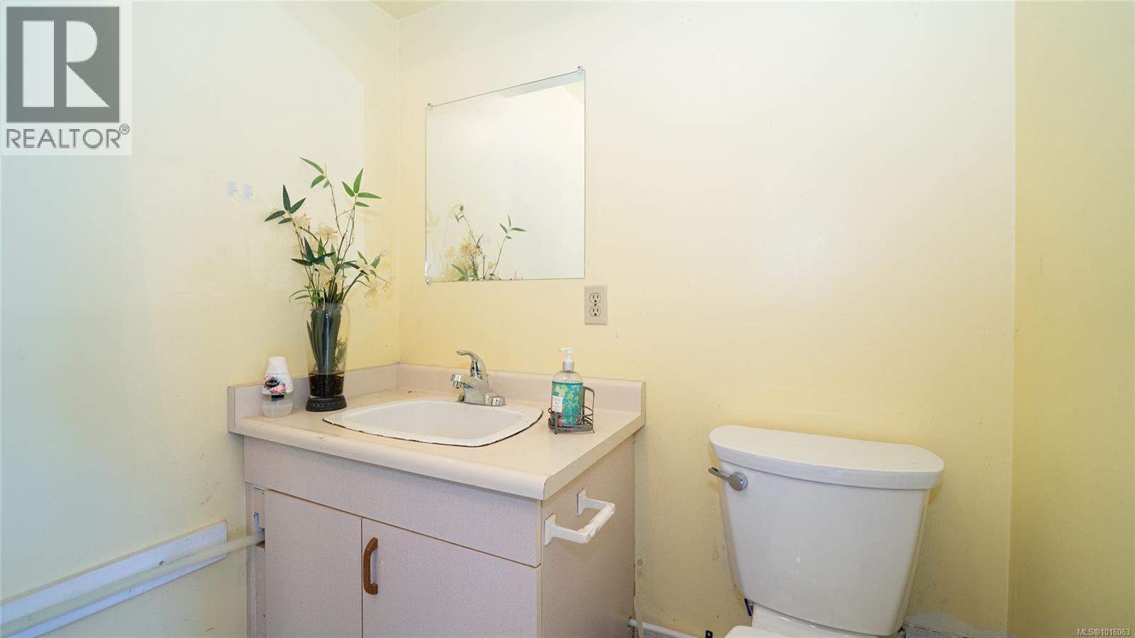 9747 Willow St Property Photo 26