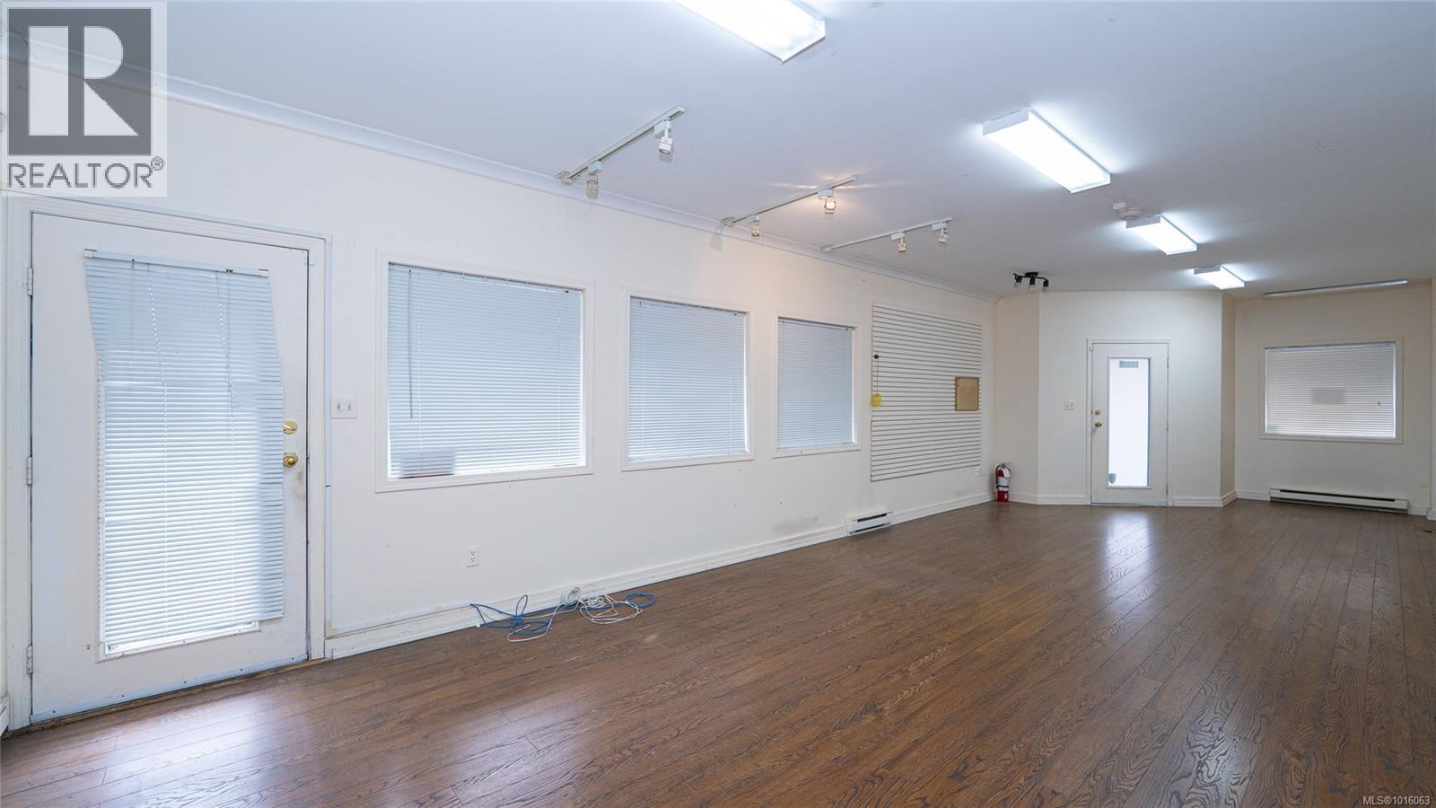 9747 Willow St Property Photo 28