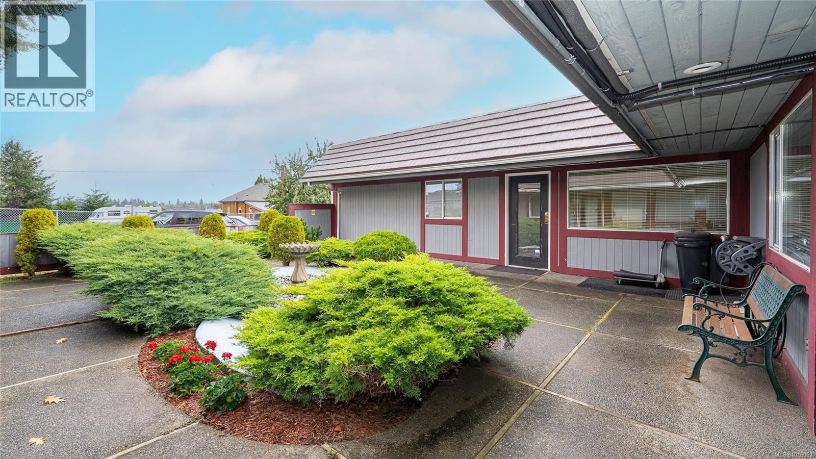 9747 Willow St Property Photo 31