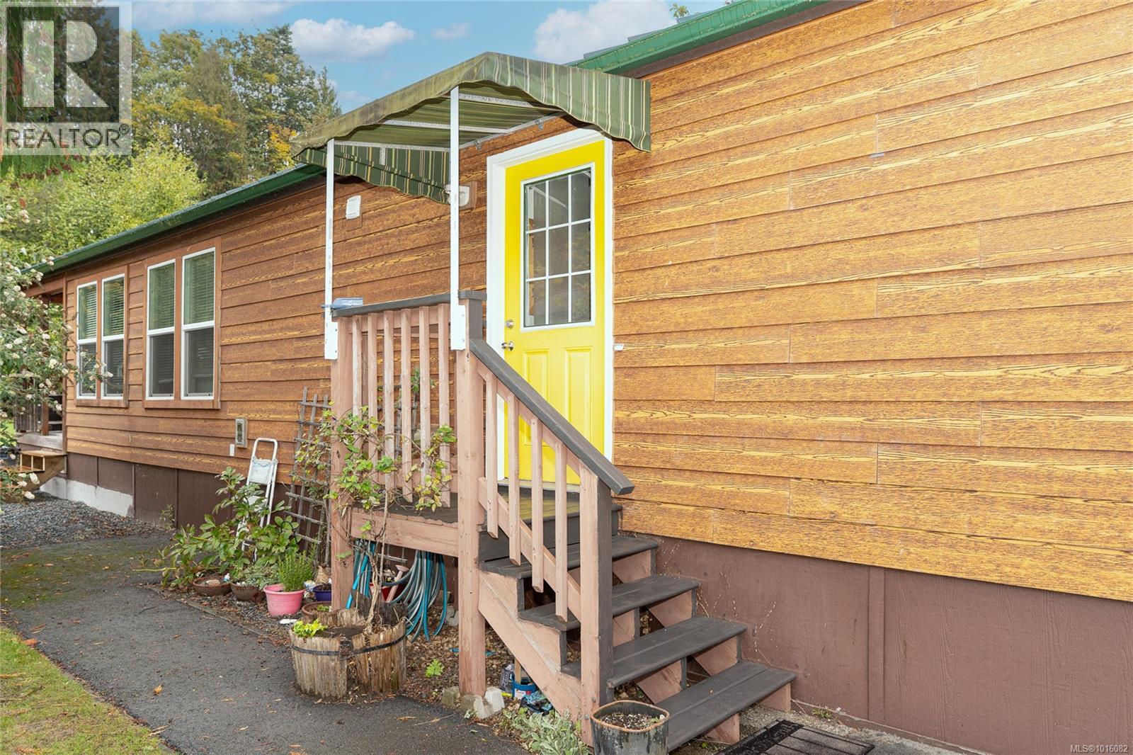 350 3042 River Rd Property Photo 5