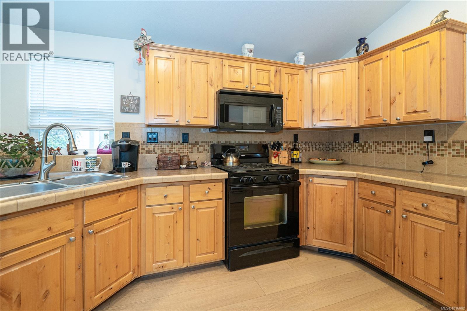 350 3042 River Rd Property Photo 9