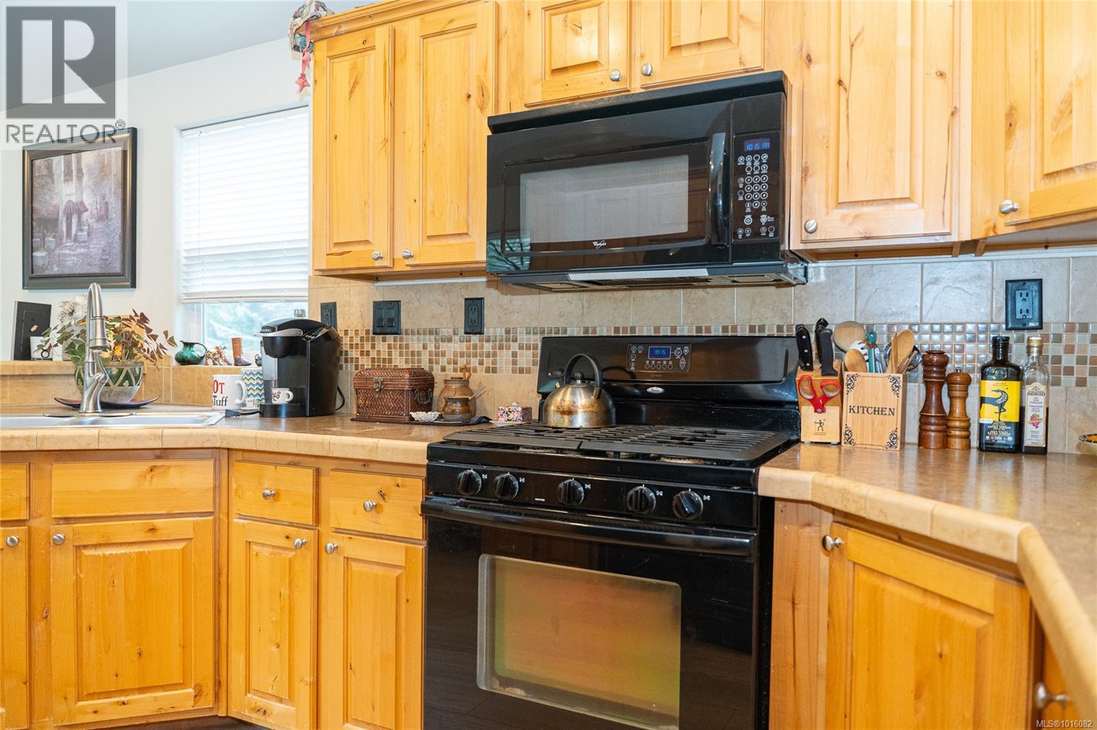 350 3042 River Rd Property Photo 10