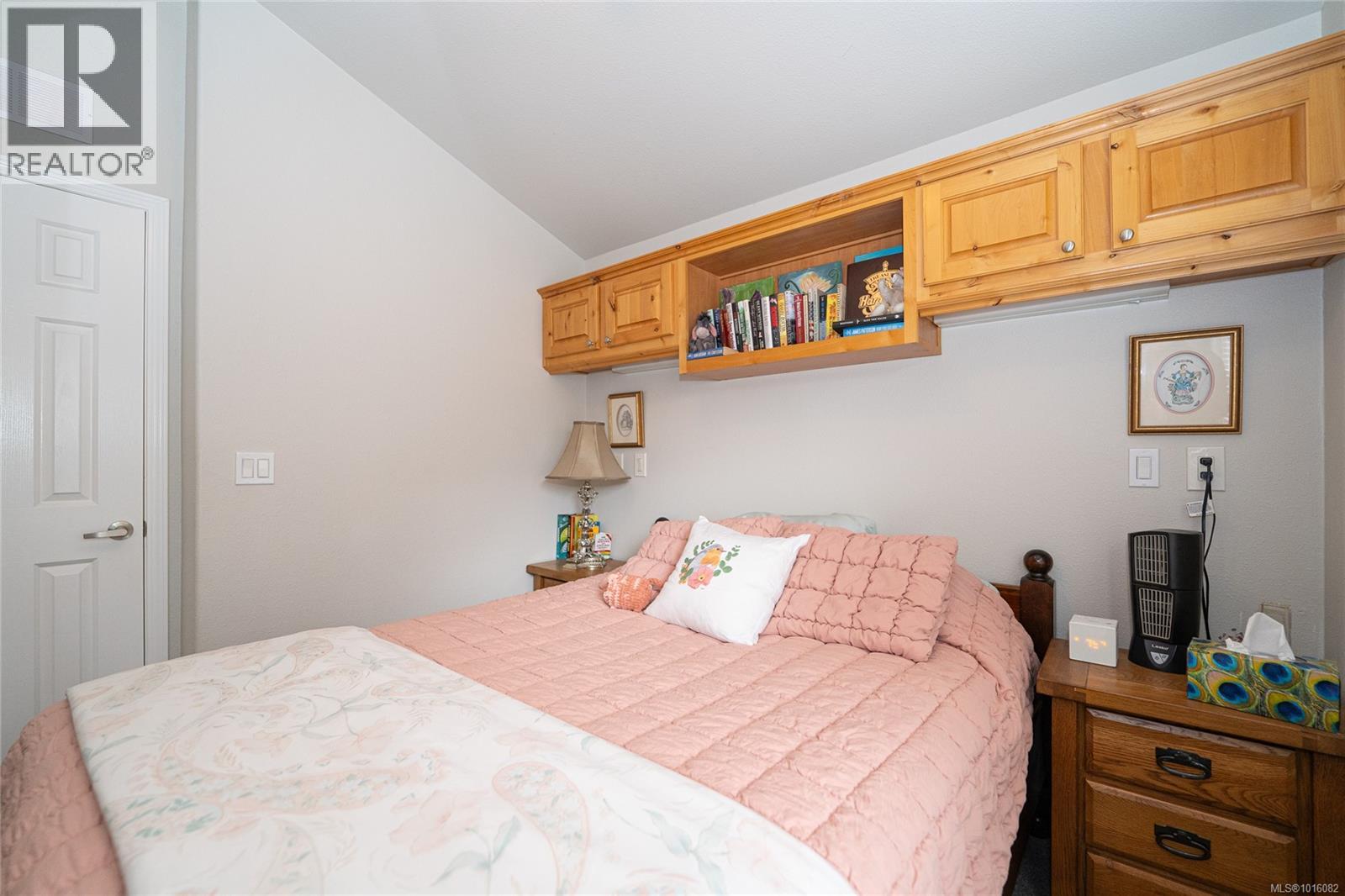 350 3042 River Rd Property Photo 18