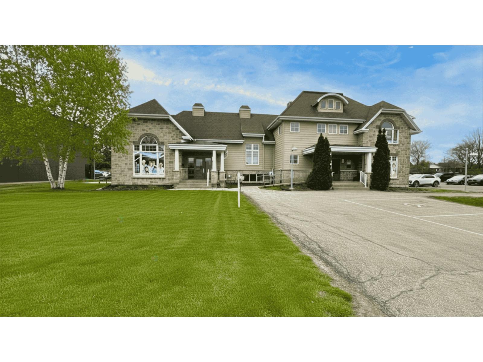 458 Av. St-Charles, #201