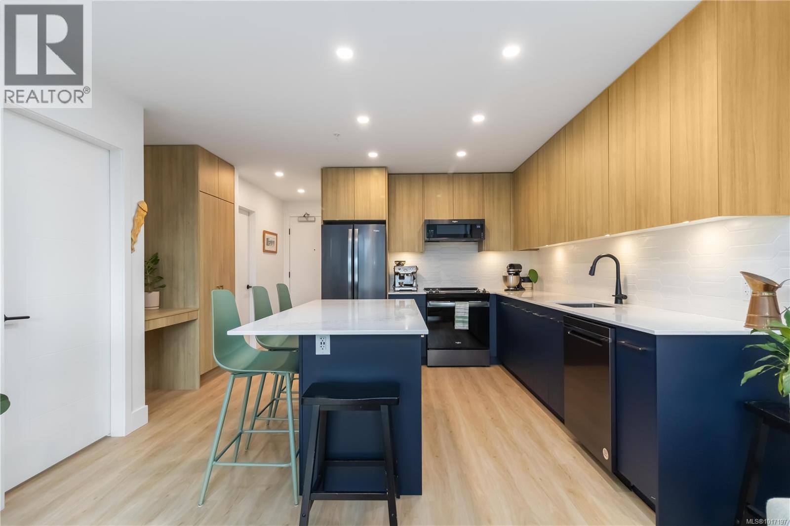 433 920 Reunion Ave Property Photo 1