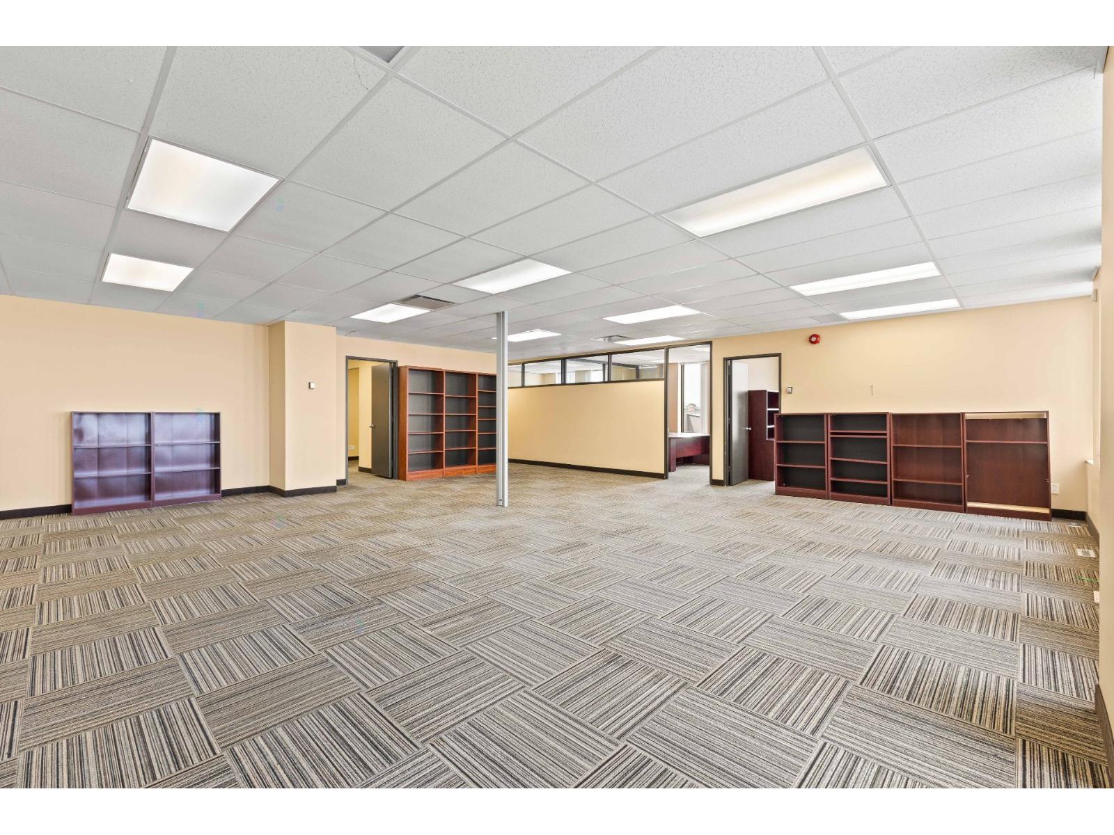 189 Boul. Hymus, #201 Property Photo 3