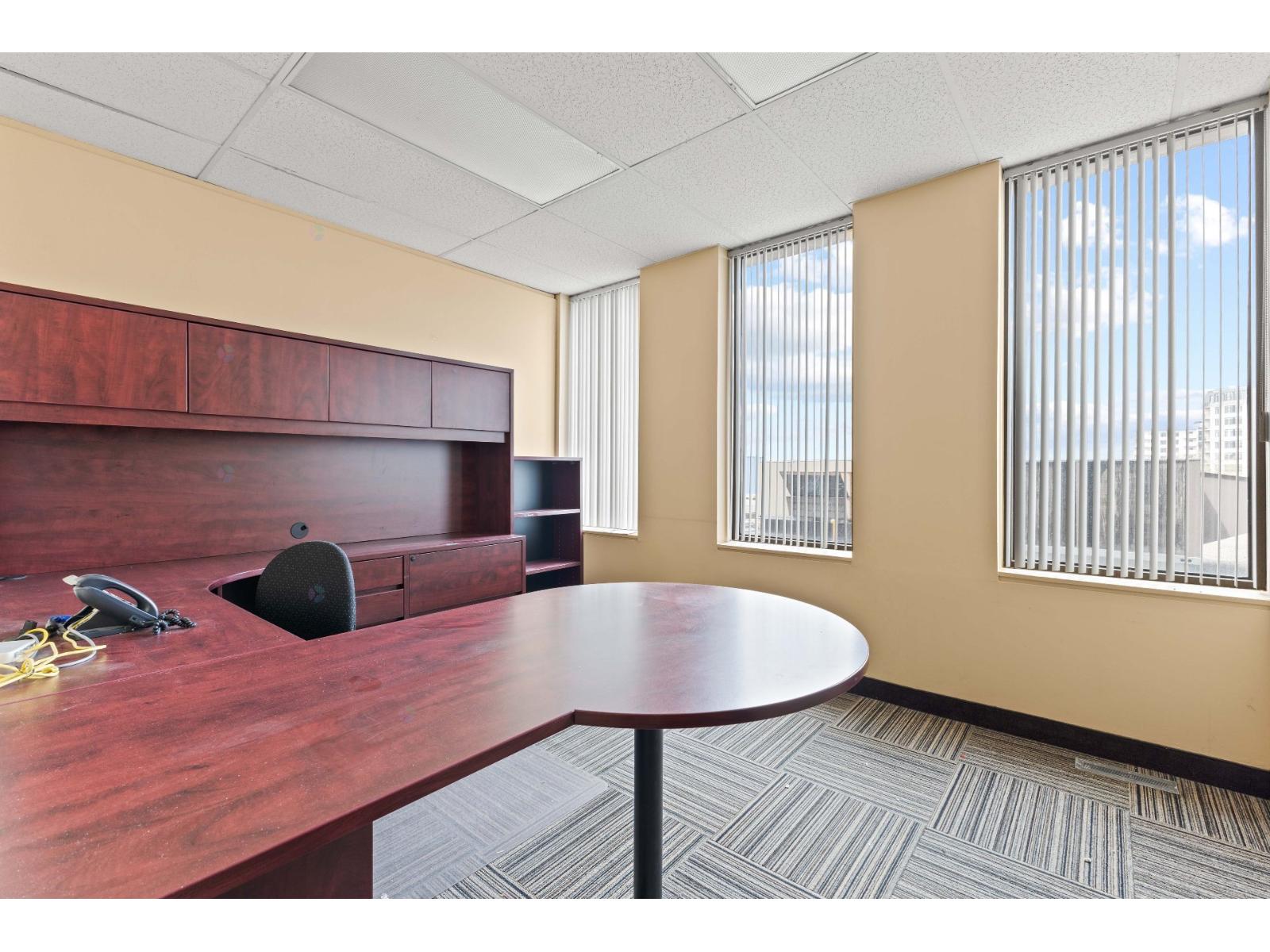 189 Boul. Hymus, #201 Property Photo 10