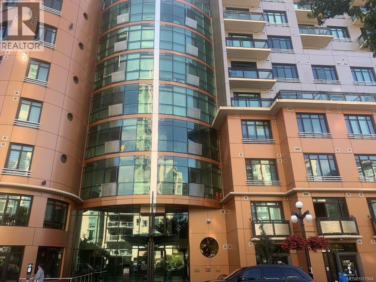 605 1029 View St