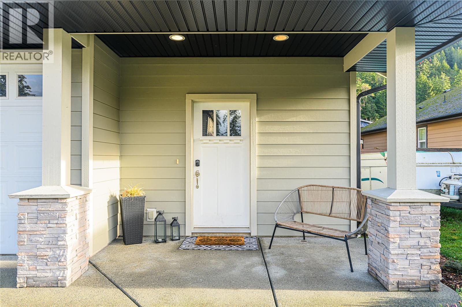 1043 Skylar Circle Property Photo 3