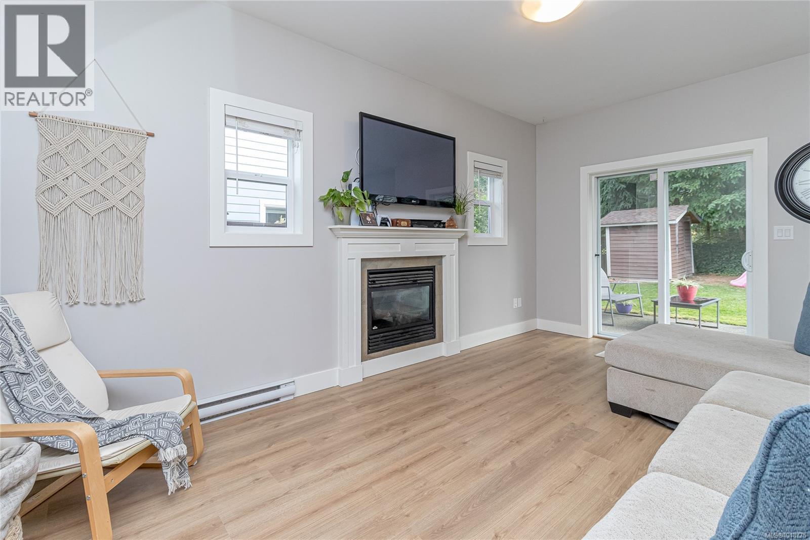 1043 Skylar Circle Property Photo 6