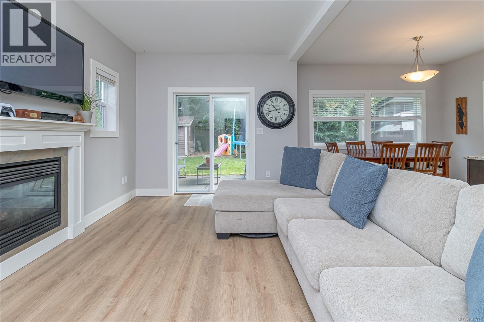 1043 Skylar Circle Property Photo 7