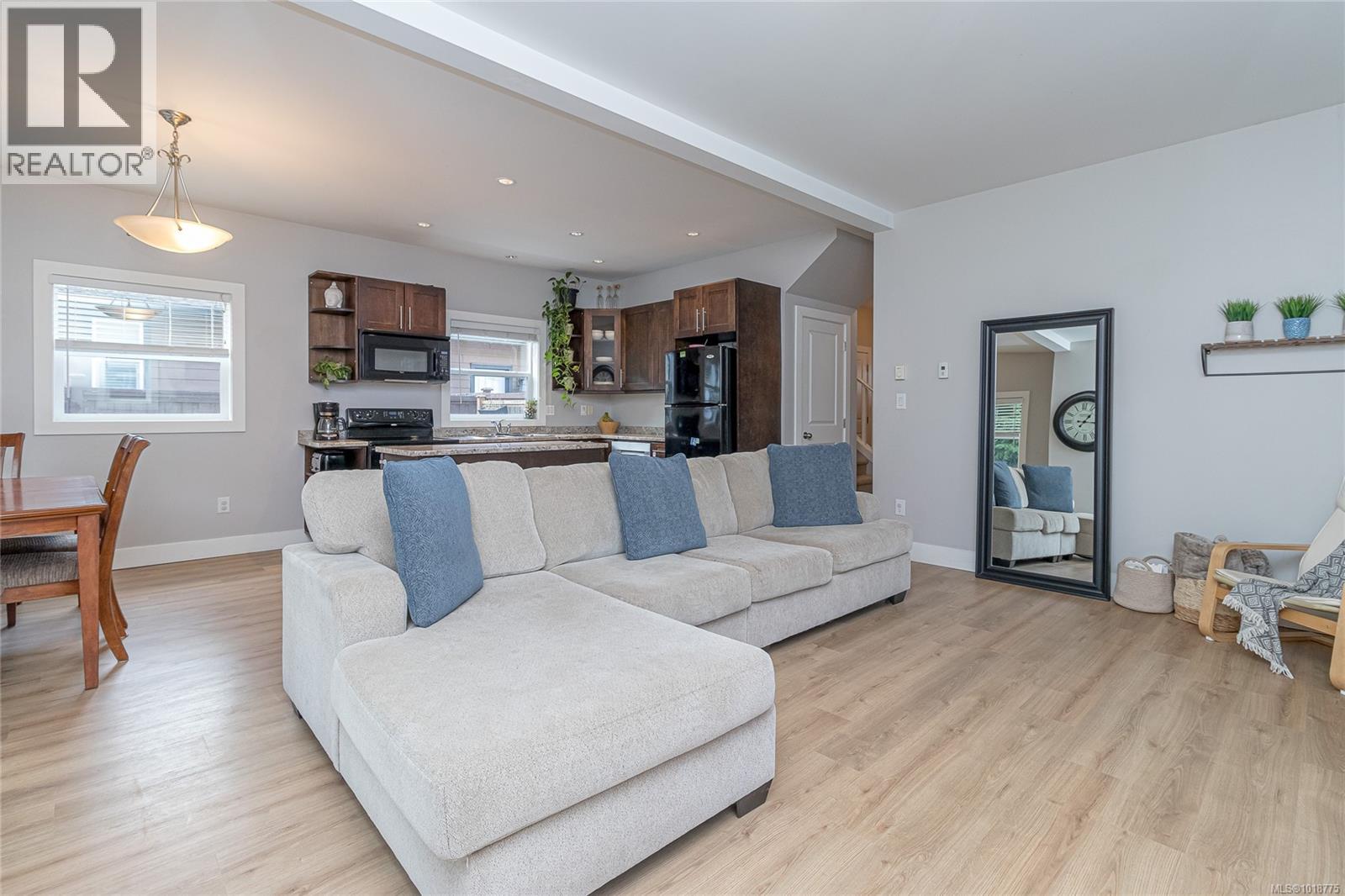 1043 Skylar Circle Property Photo 9