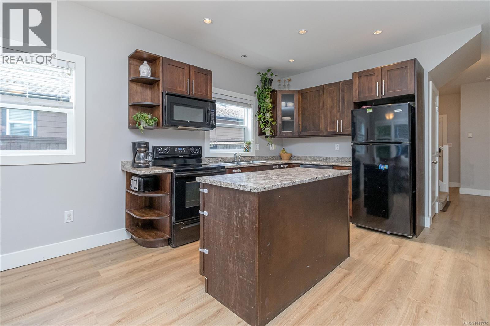 1043 Skylar Circle Property Photo 13