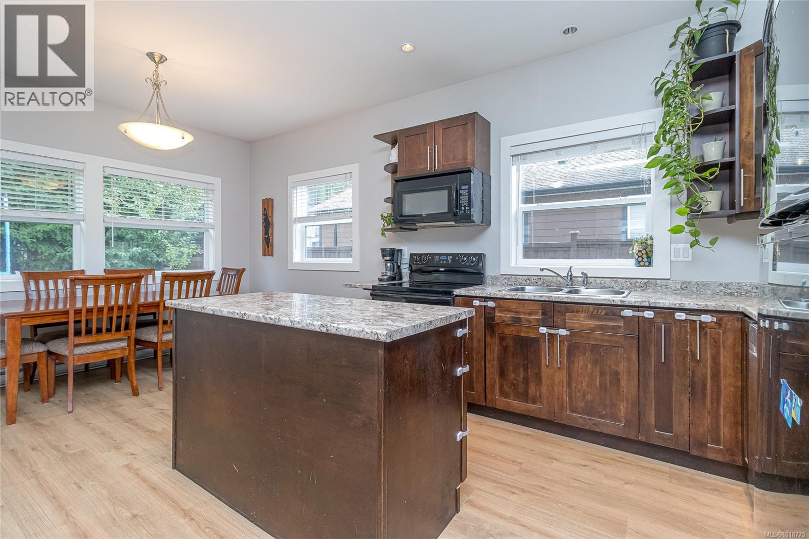 1043 Skylar Circle Property Photo 14