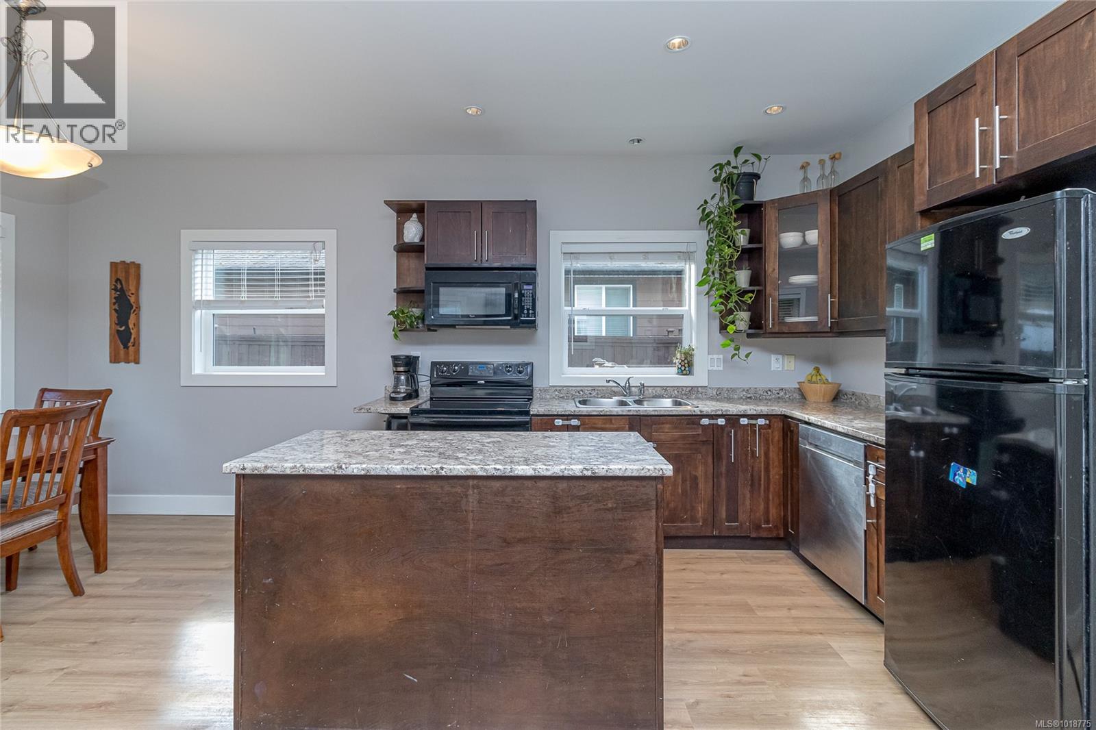 1043 Skylar Circle Property Photo 15