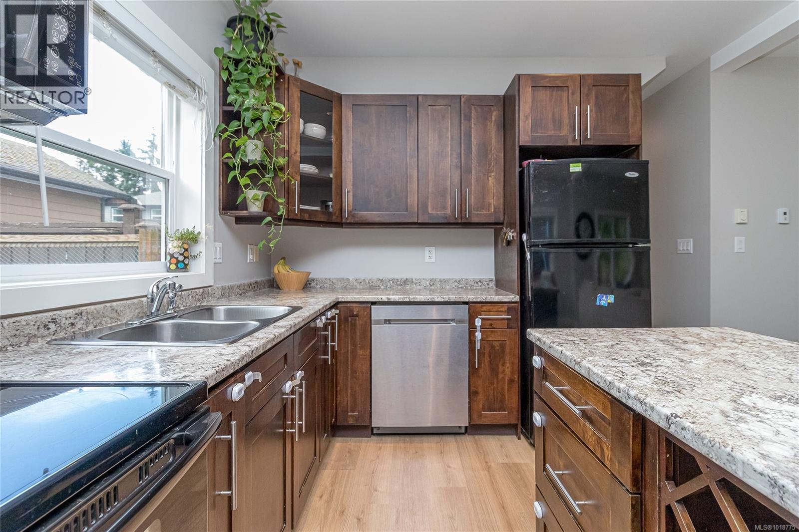 1043 Skylar Circle Property Photo 17