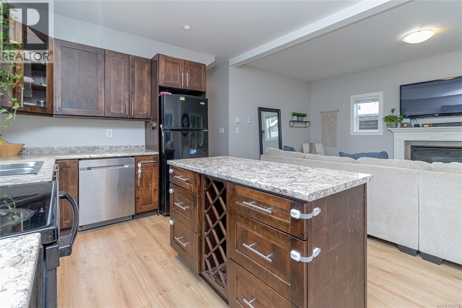 1043 Skylar Circle Property Photo 18