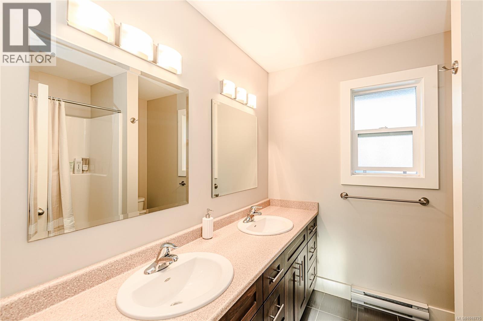 1043 Skylar Circle Property Photo 23