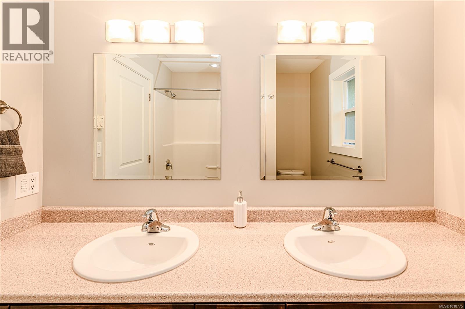 1043 Skylar Circle Property Photo 24