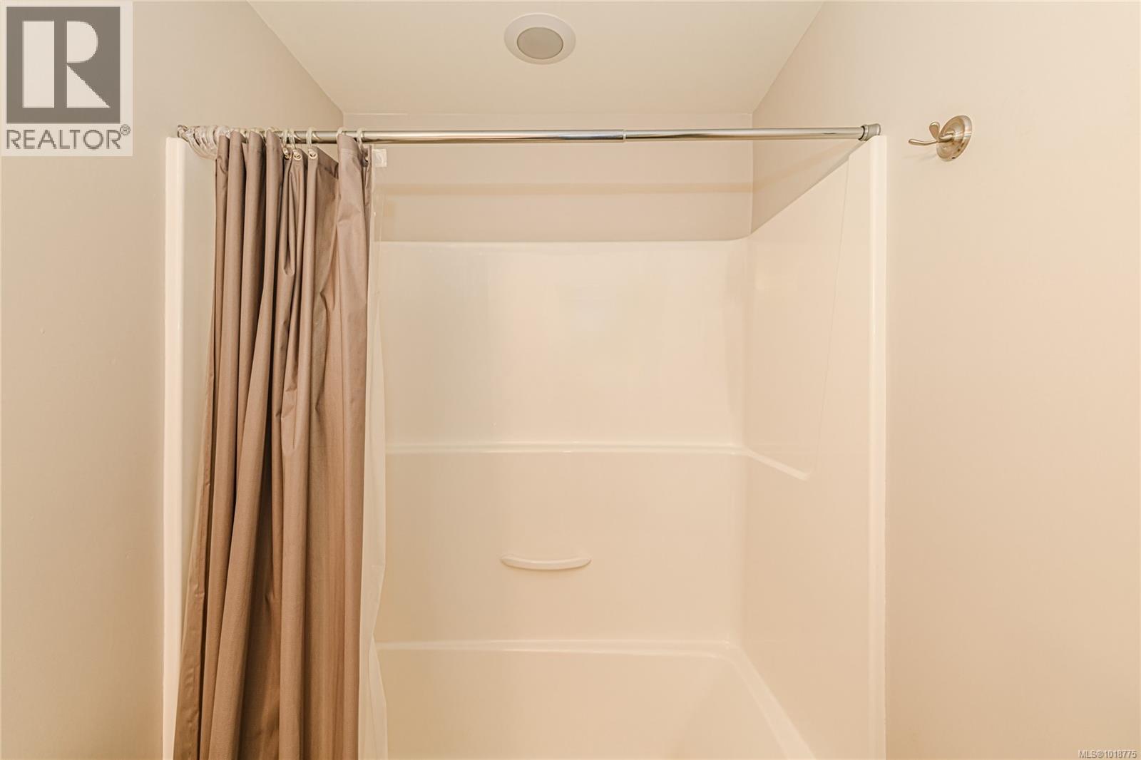 1043 Skylar Circle Property Photo 32