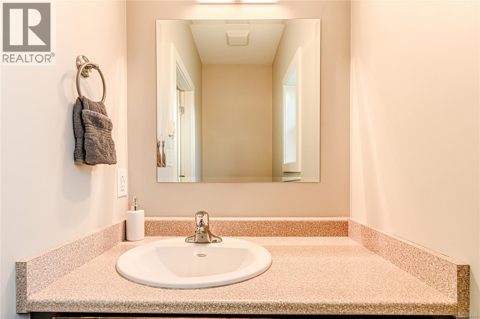 1043 Skylar Circle Property Photo 33