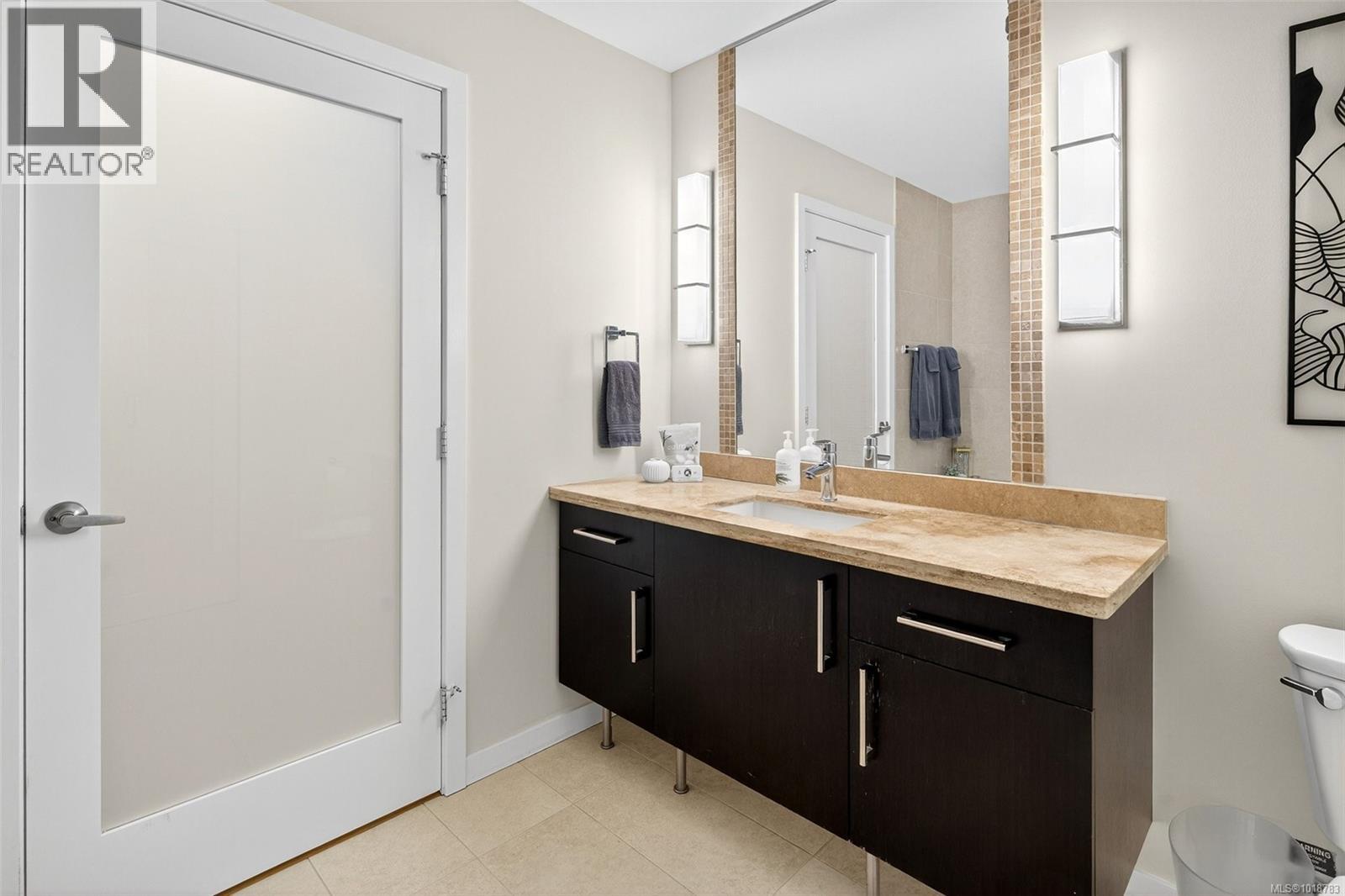 373 Tyee Road #308 Property Photo 18