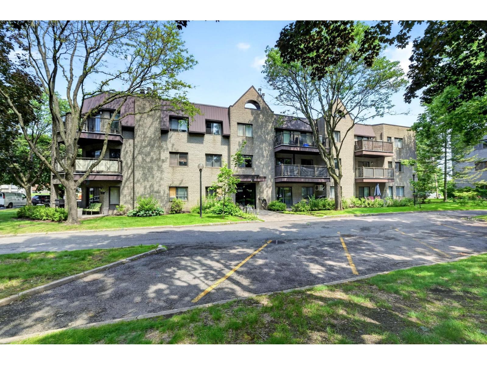 5241 Rue Riviera, #201