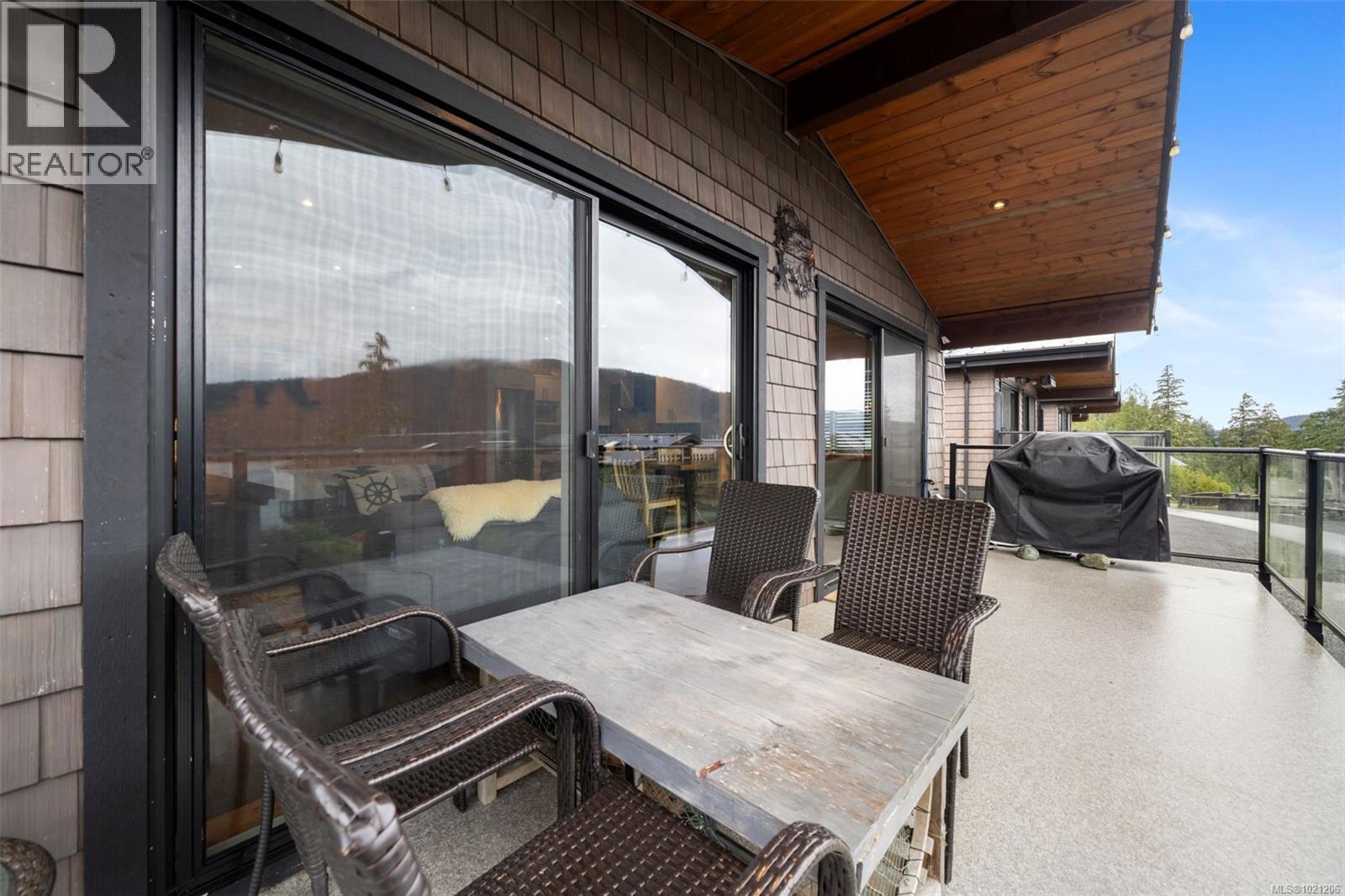 221 6596 Baird Rd Property Photo 13