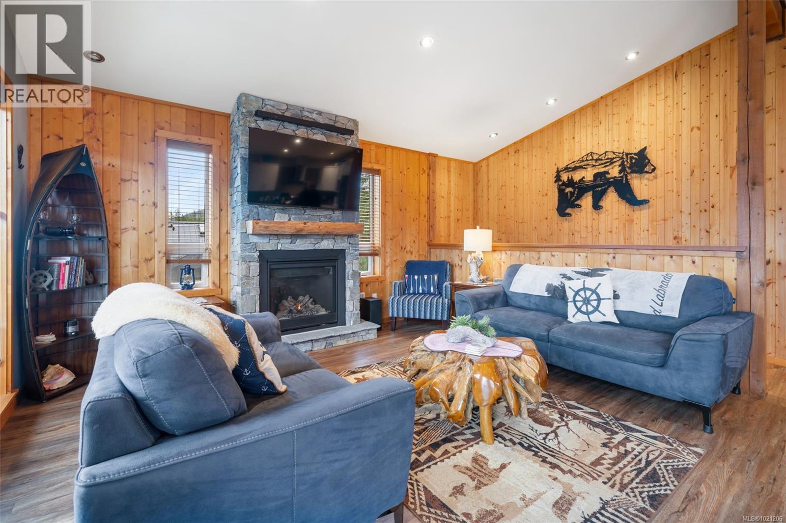 221 6596 Baird Rd Property Photo 19