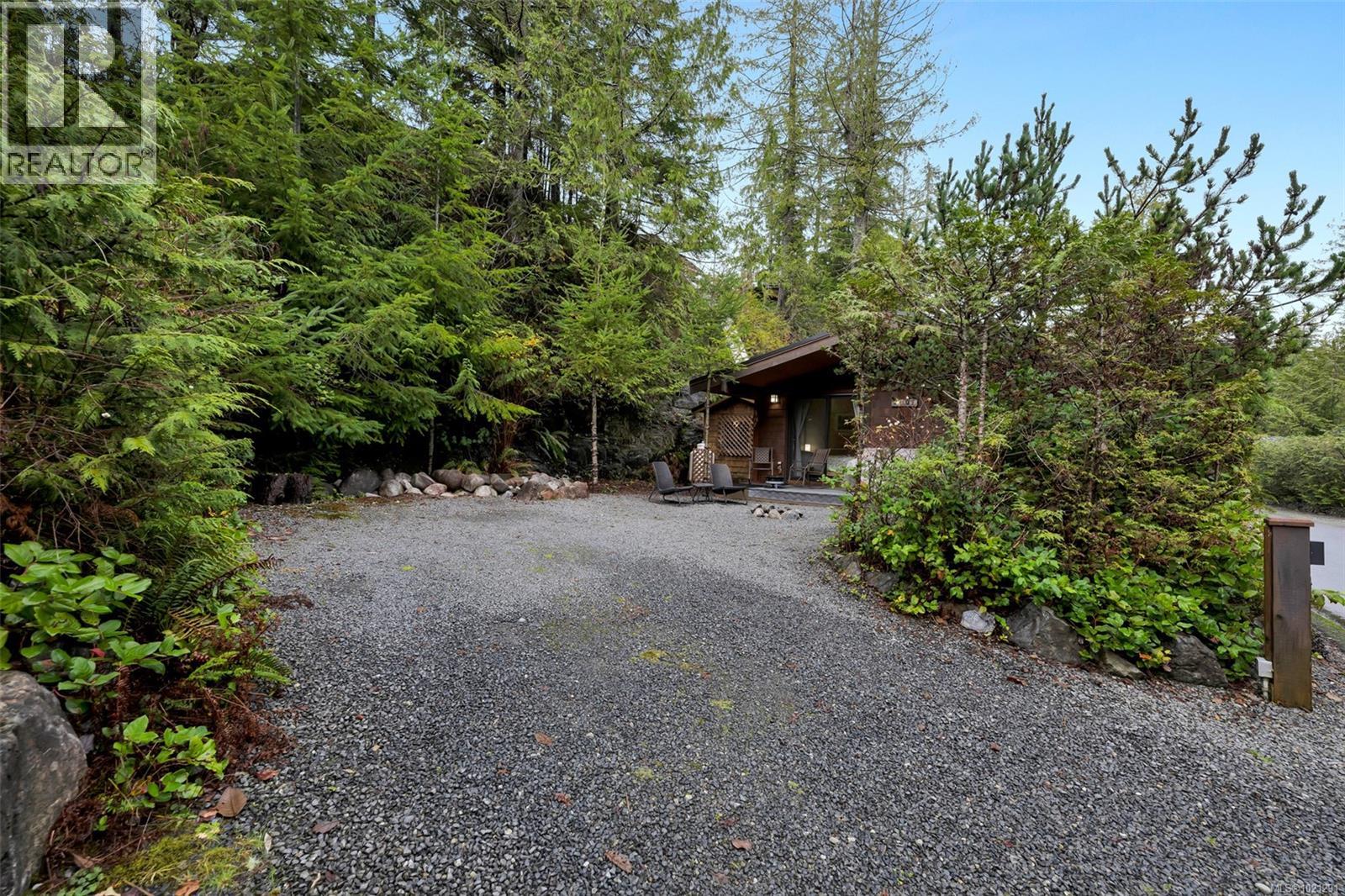 10 6574 Baird Rd Property Photo 3
