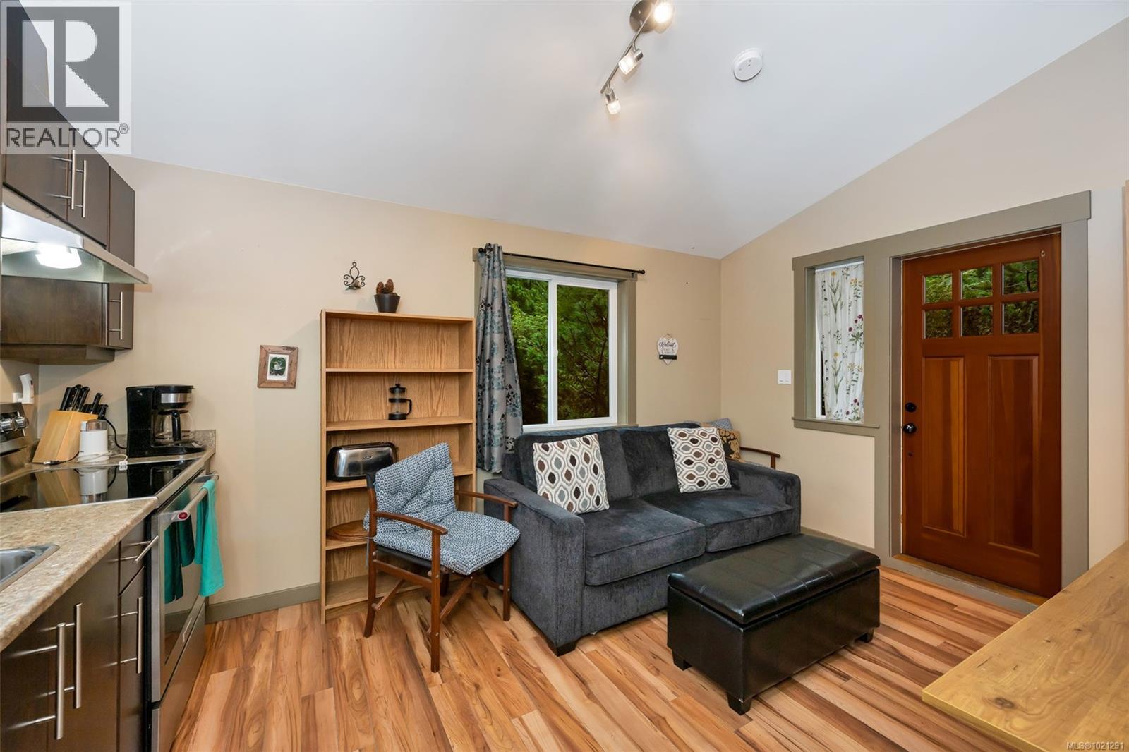10 6574 Baird Rd Property Photo 5