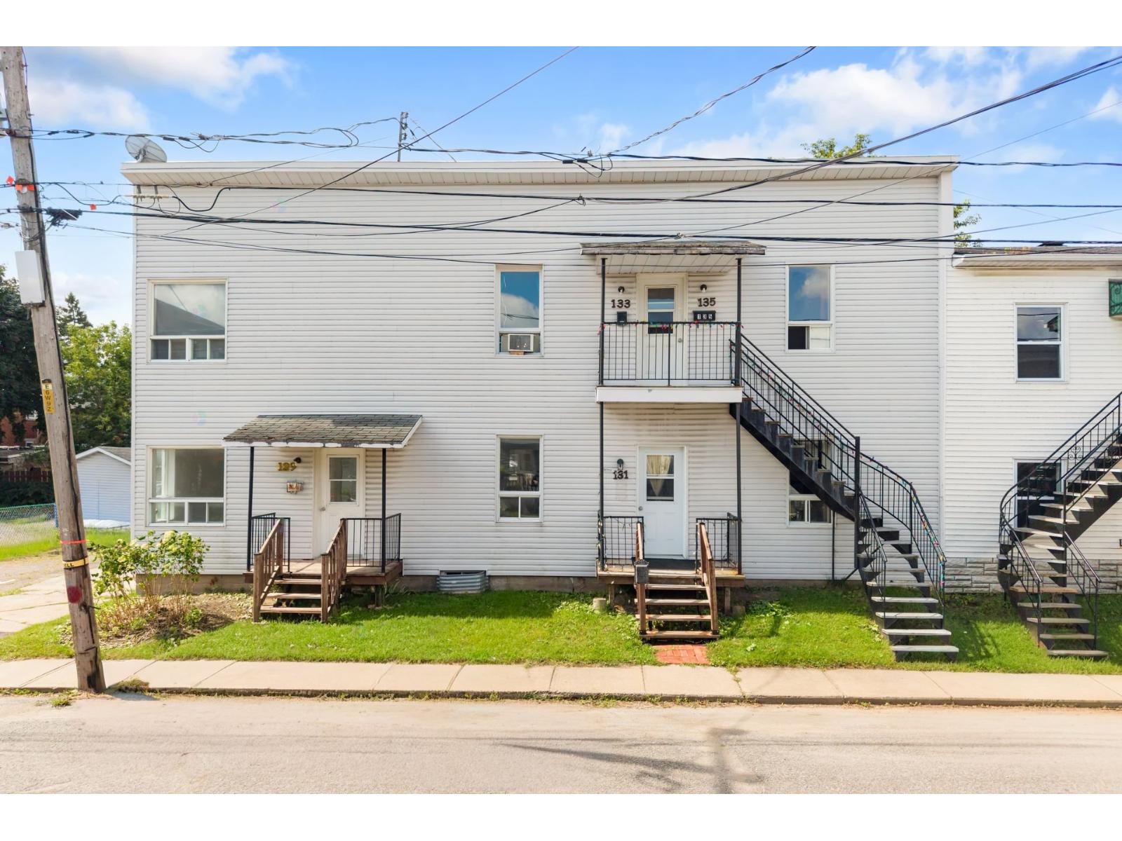 129-135 Rue Beauchemin Property Photo 1