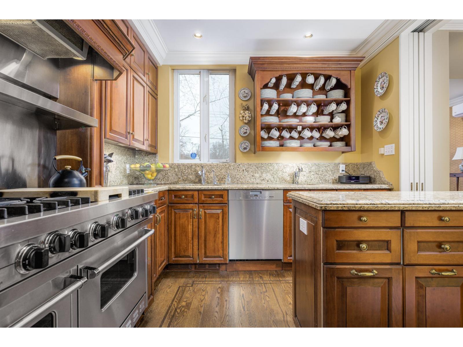 603 Av. Belmont Property Photo 14